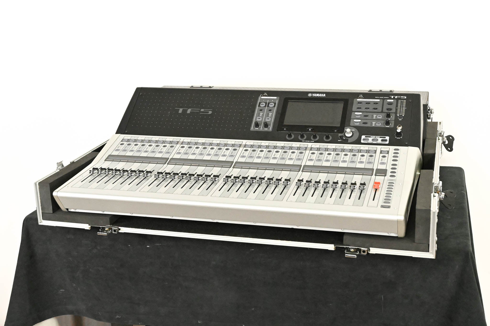Yamaha TF5 32-Input Digital Mixing Console with Road Case