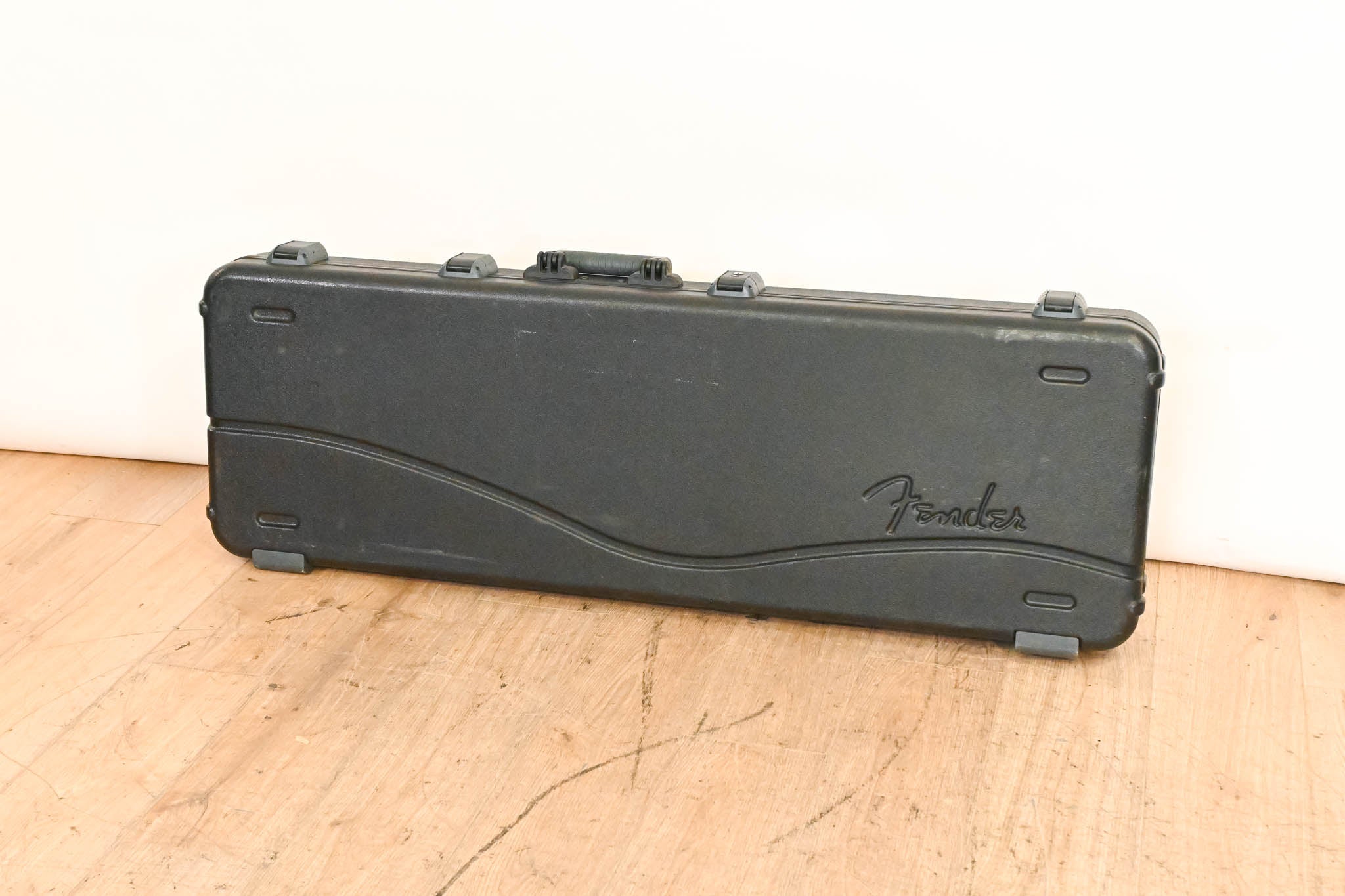 Fender Deluxe Molded Stratocaster/Telecaster Case - Black