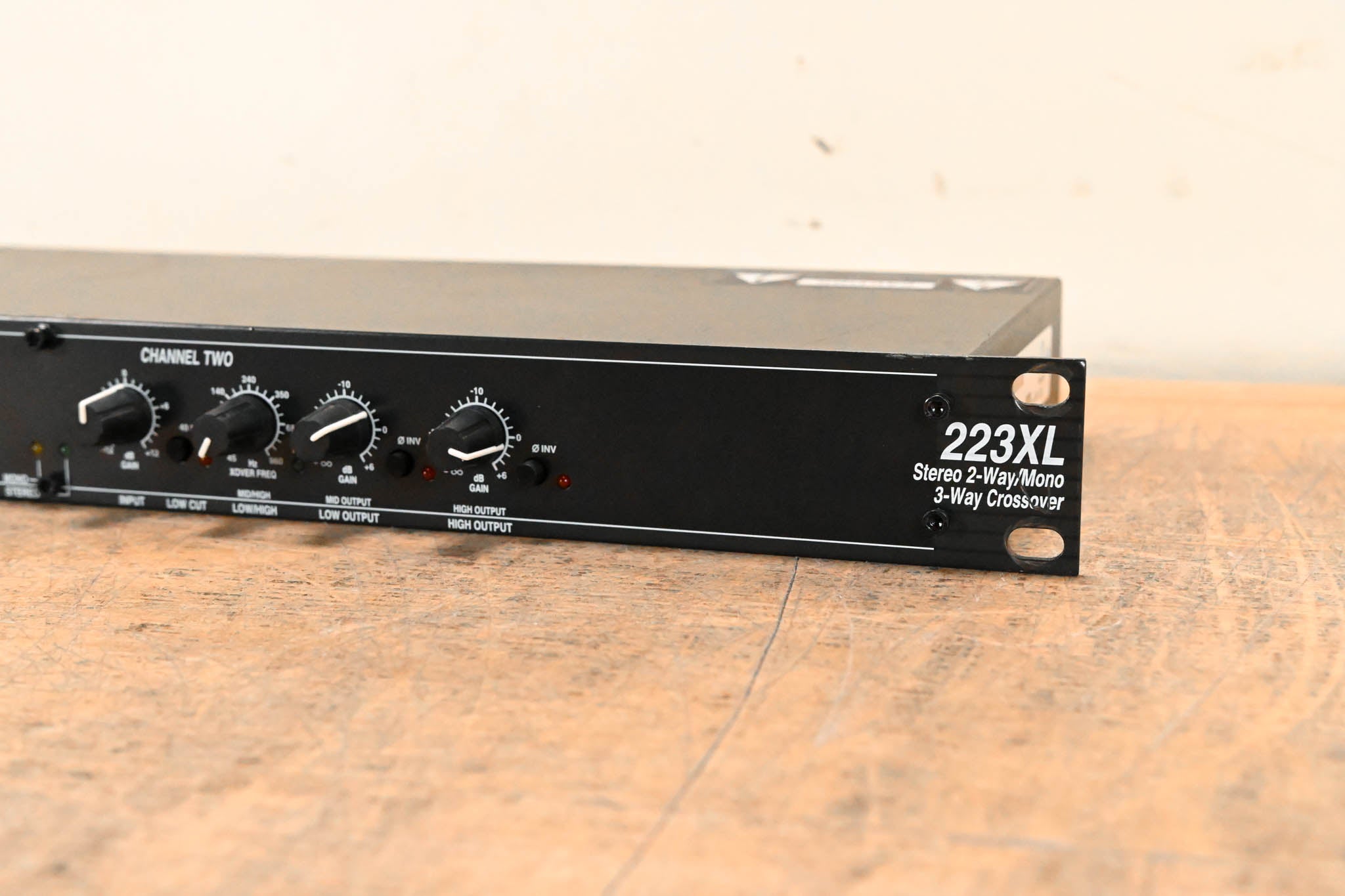 dbx 223XL Stereo 2-Way / Mono 3-Way Crossover
