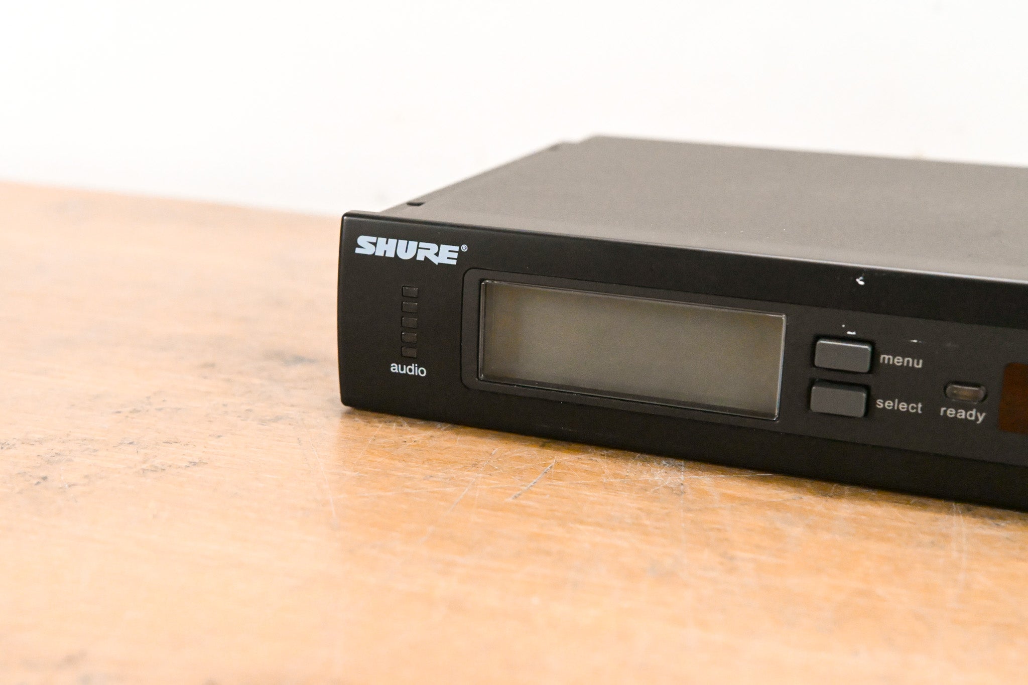 Shure SLX4 Wireless Receiver - L4 Band: 638-662 MHz (NO POWER SUPPLY)
