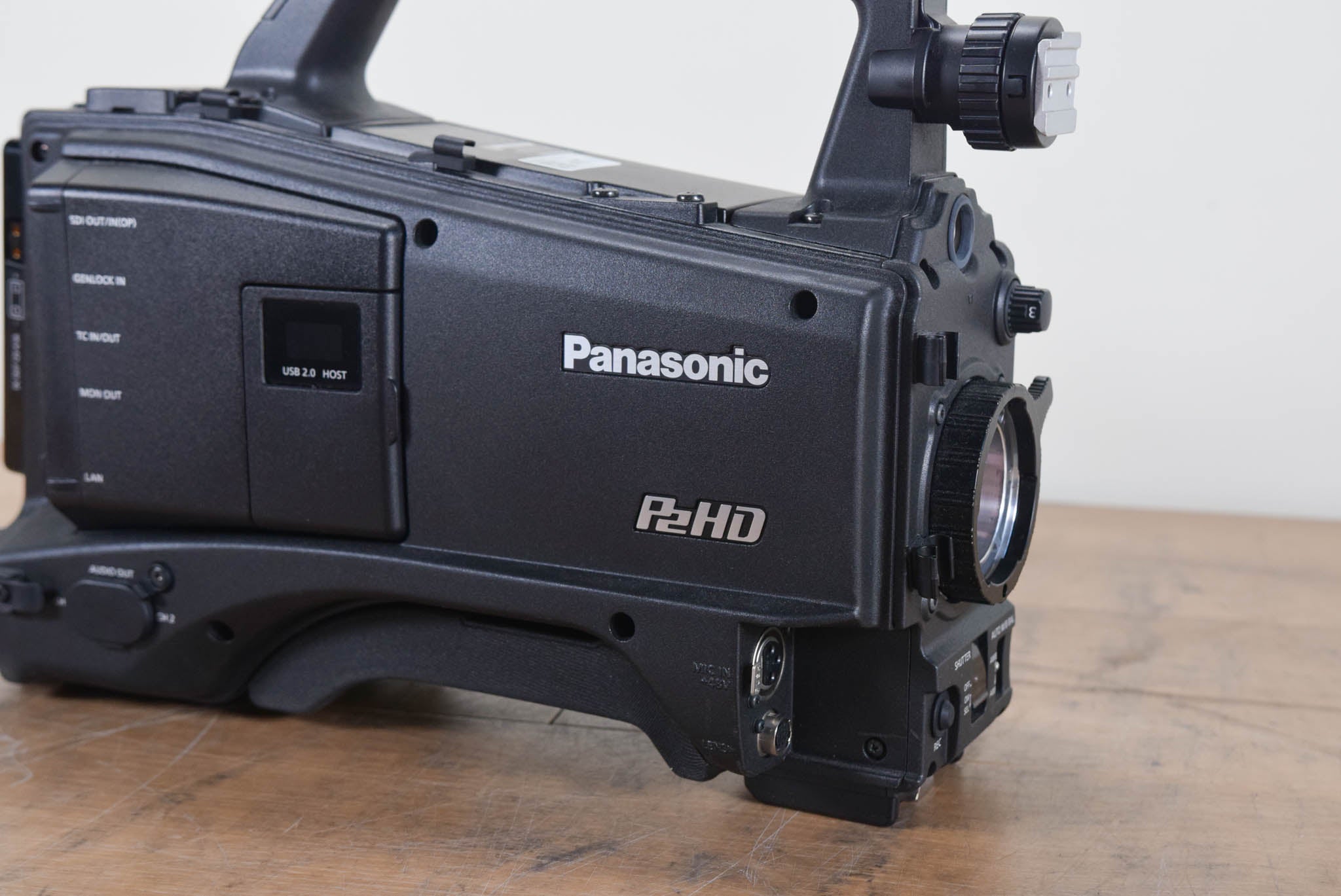 Panasonic AG-HPX600P P2 HD Shoulder-Mount Camcorder
