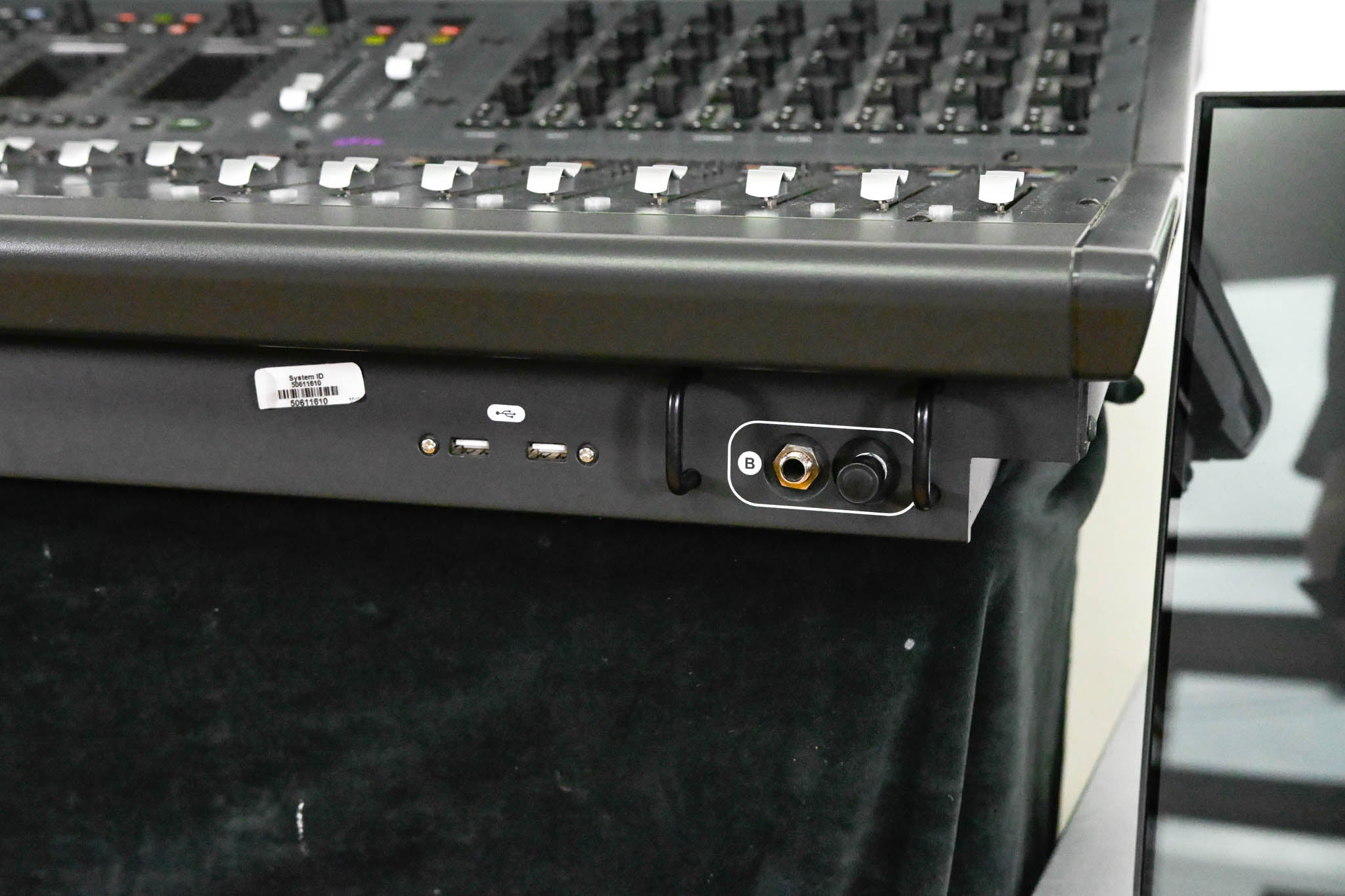 AVID VENUE S6L-32D System w/ E6L-144, Stage 64 64x24, WSG-HD, Monitor