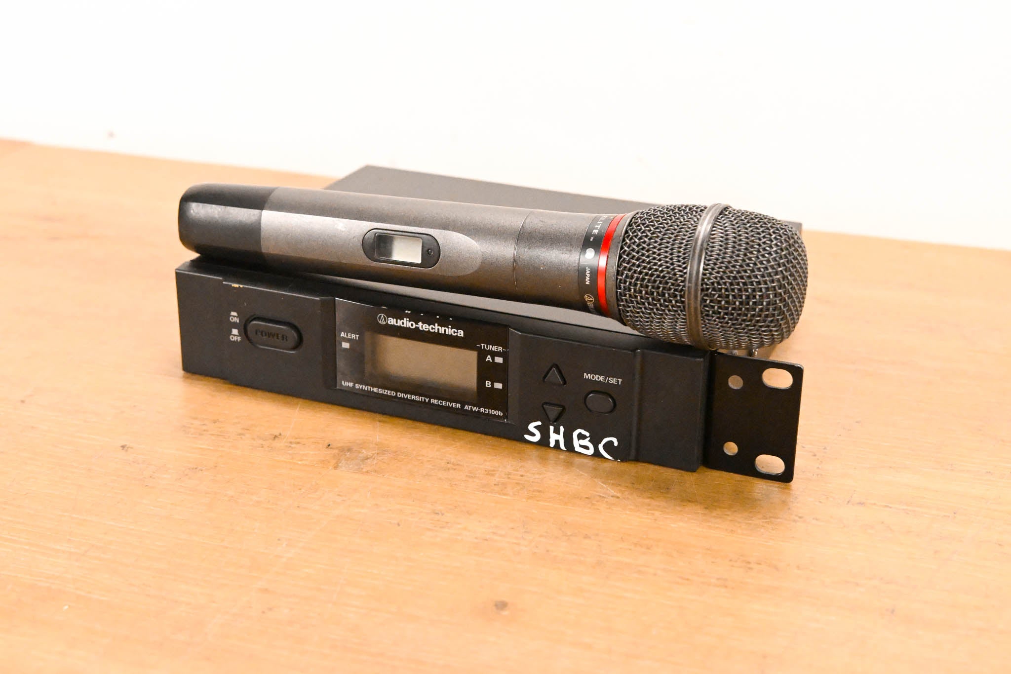 Audio-Technica ATW-R3100bC Receiver w/AEW-T4100 Mic: 541-566MHz (NO PSU)