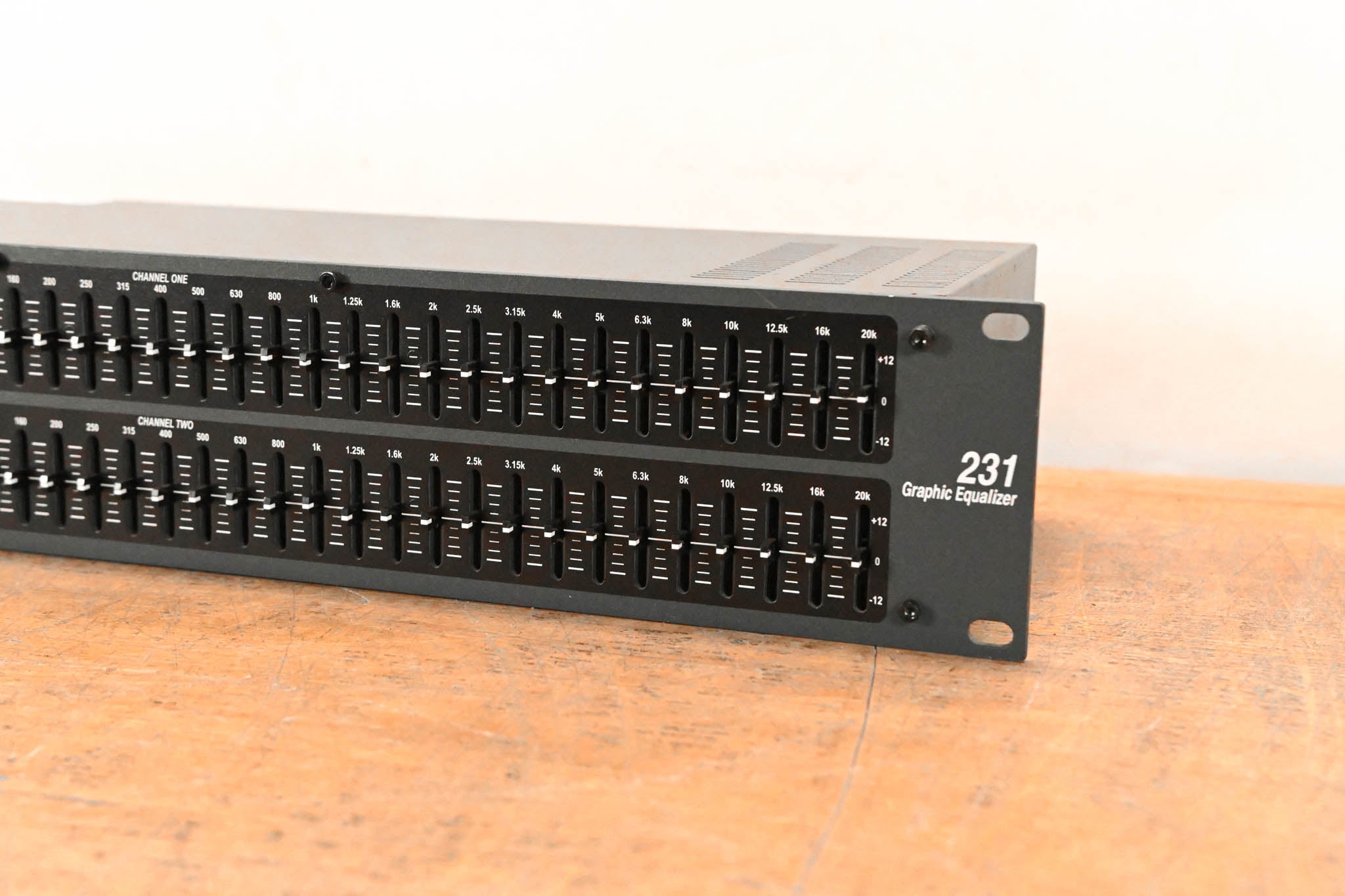 dbx 231 Dual-Channel 31-Band Graphic Equalizer