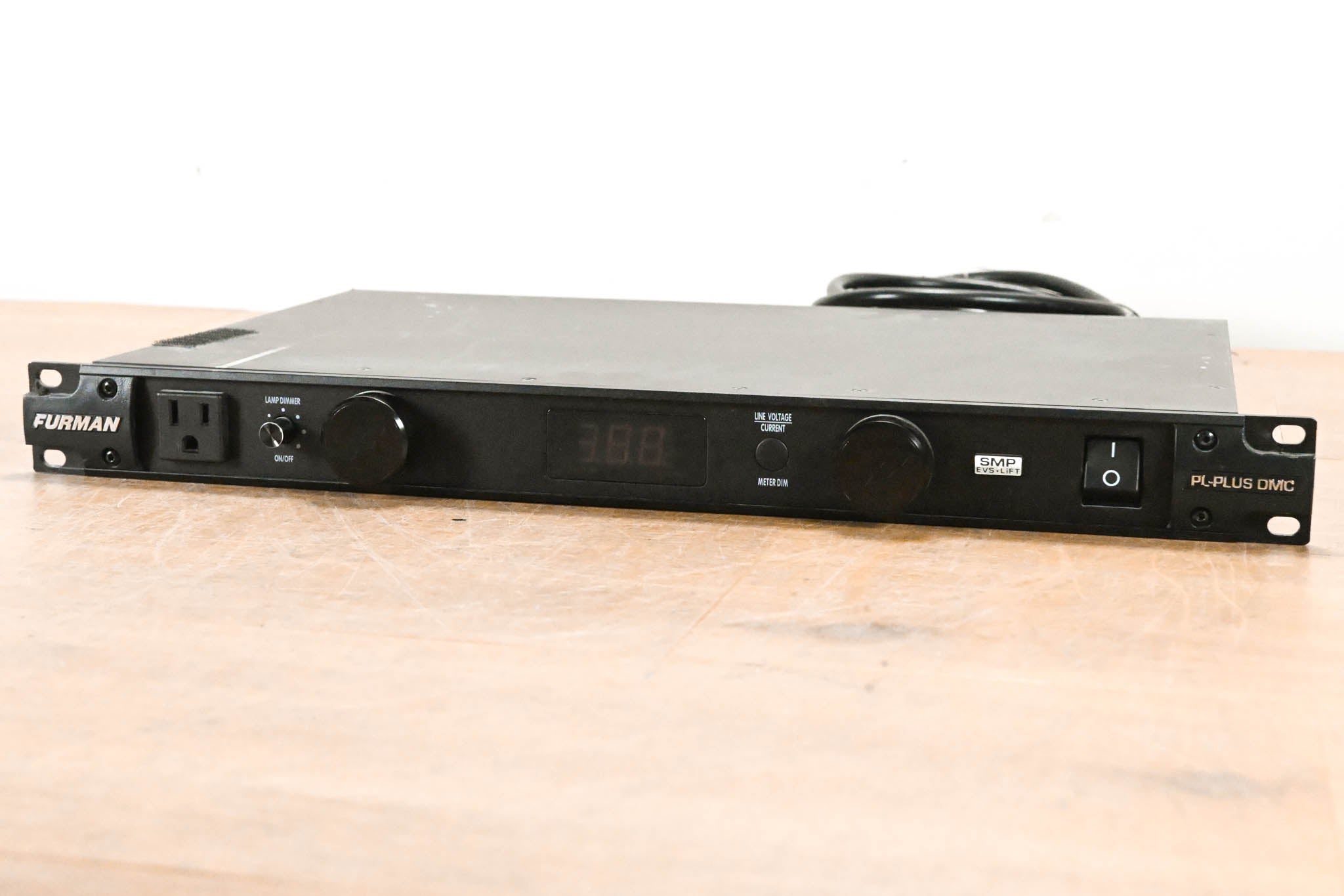 Furman PL-PLUS DMC Power Conditioner with Voltmeter/Ammeter