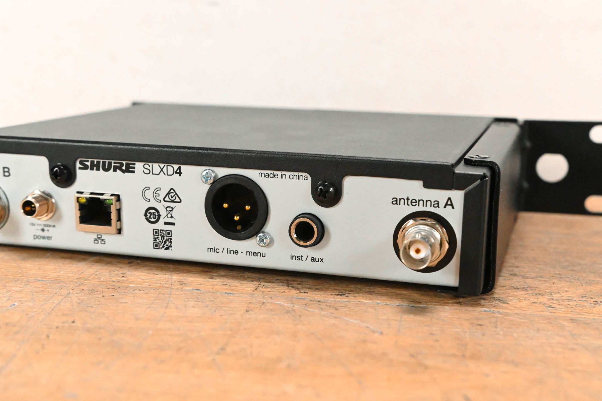 Shure SLXD4 Wireless Receiver - J52 Band: 558-602 / 614-616 MHz (NO PSU)