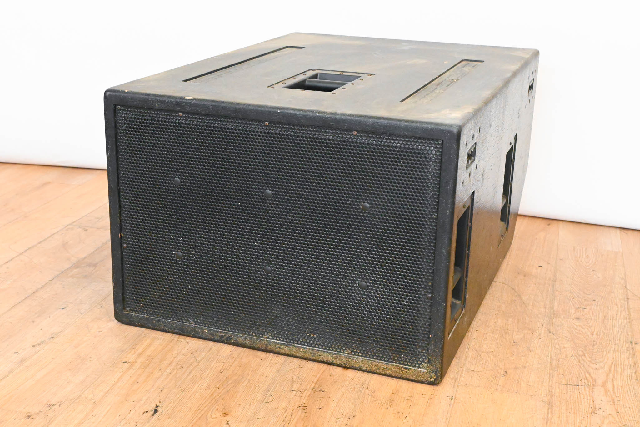 EAW SB1000e Dual 18-inch Passive Subwoofer