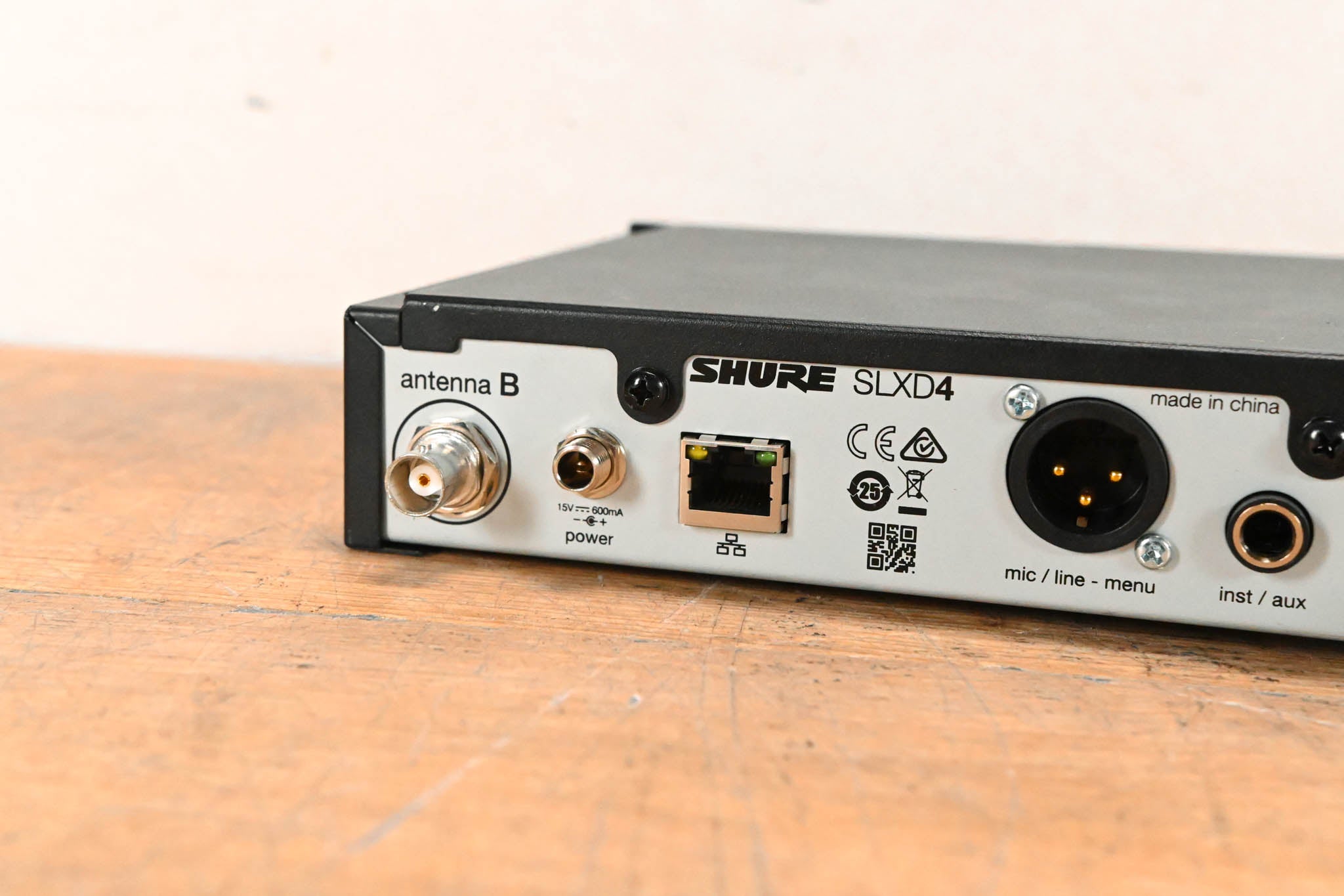 Shure SLXD4 Wireless Receiver - J52 Band: 558-602 / 614-616 MHz (NO PSU)