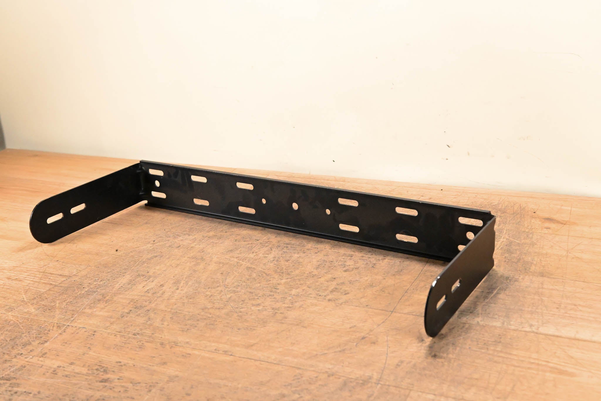 Yamaha UB2208 U-Bracket for IF2208 Speaker