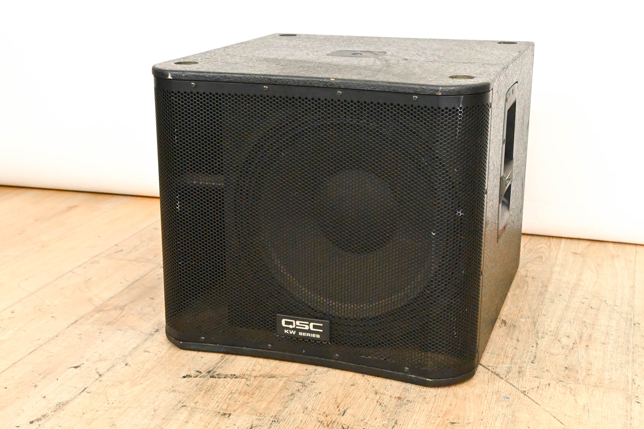 QSC KW181 1000W 18" Powered Subwoofer