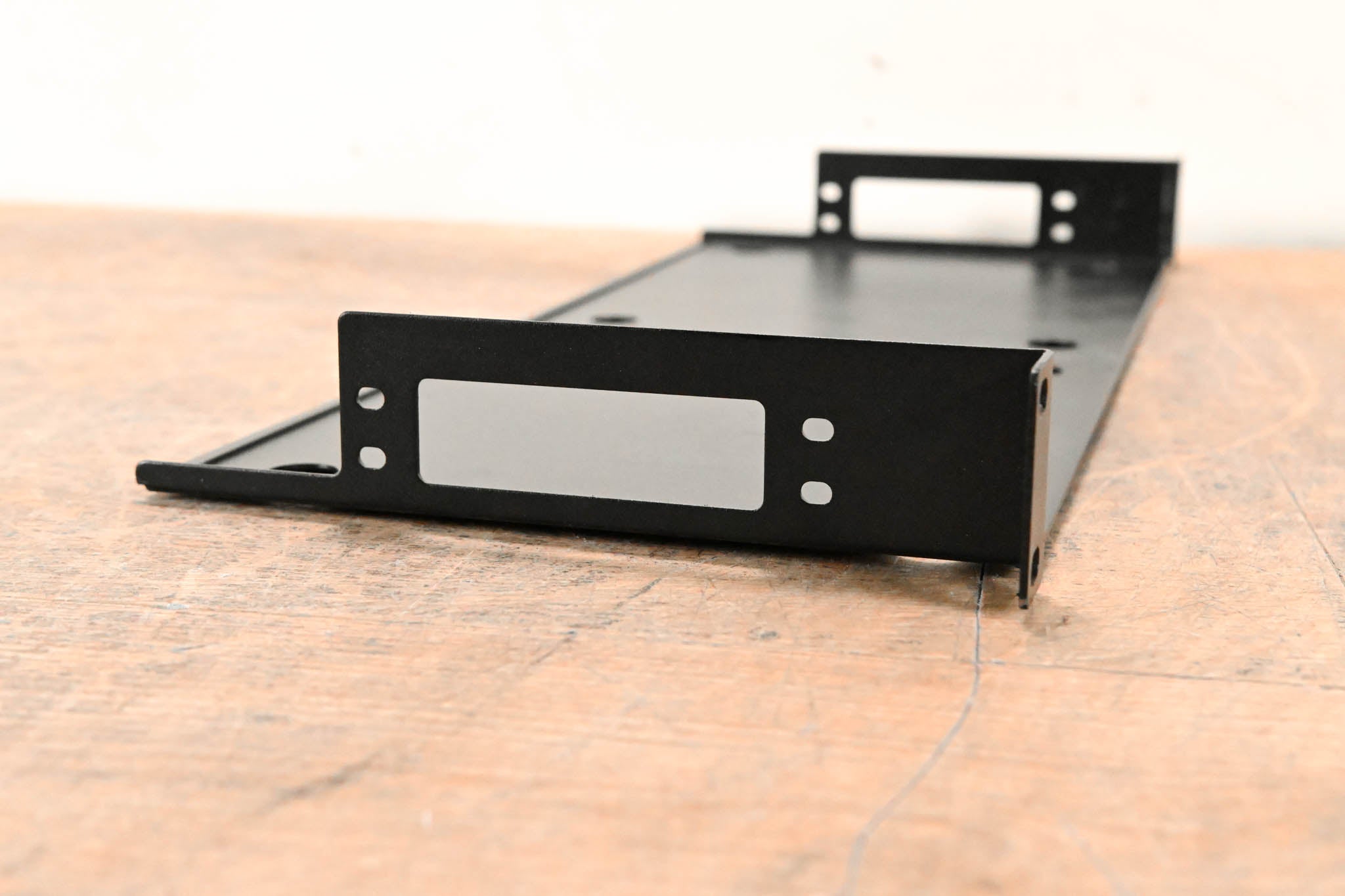 BSS BSSRACKSHELF1U 1U Rack-Mount Kit