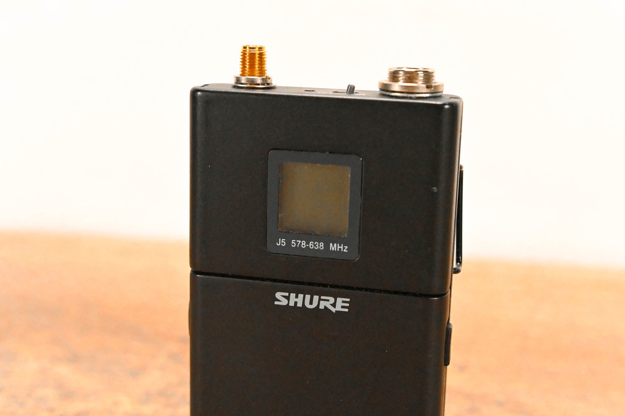Shure UR1 Wireless Bodypack Transmitter - J5 Band: 578-638 MHz