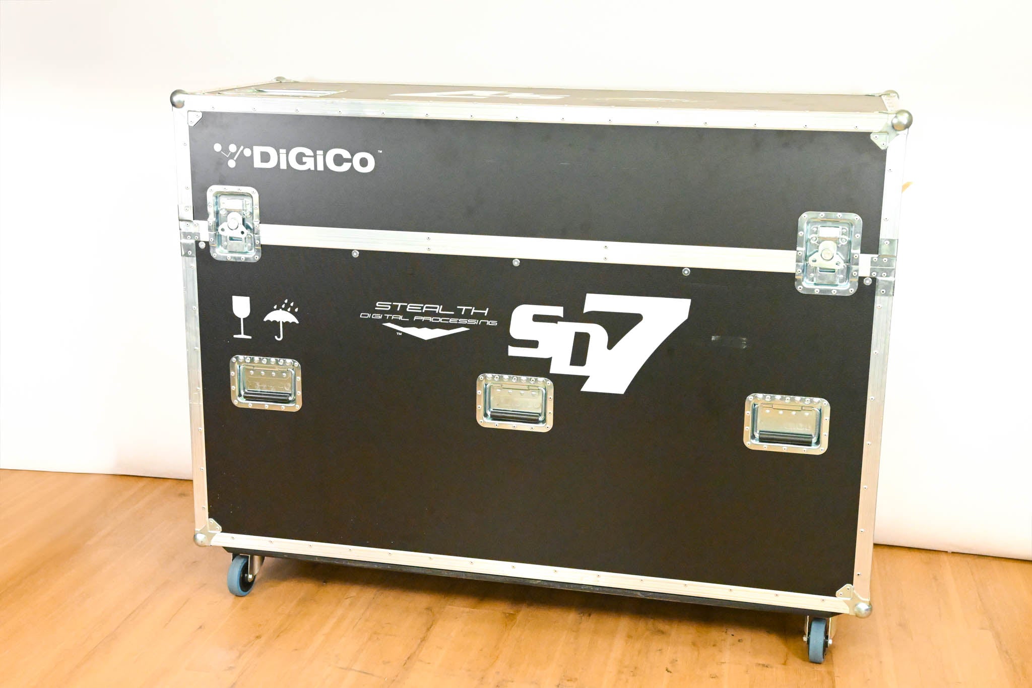 DiGiCo SD7 Digital Console w/Dual Engines, Waves, ST Optical & Road Case