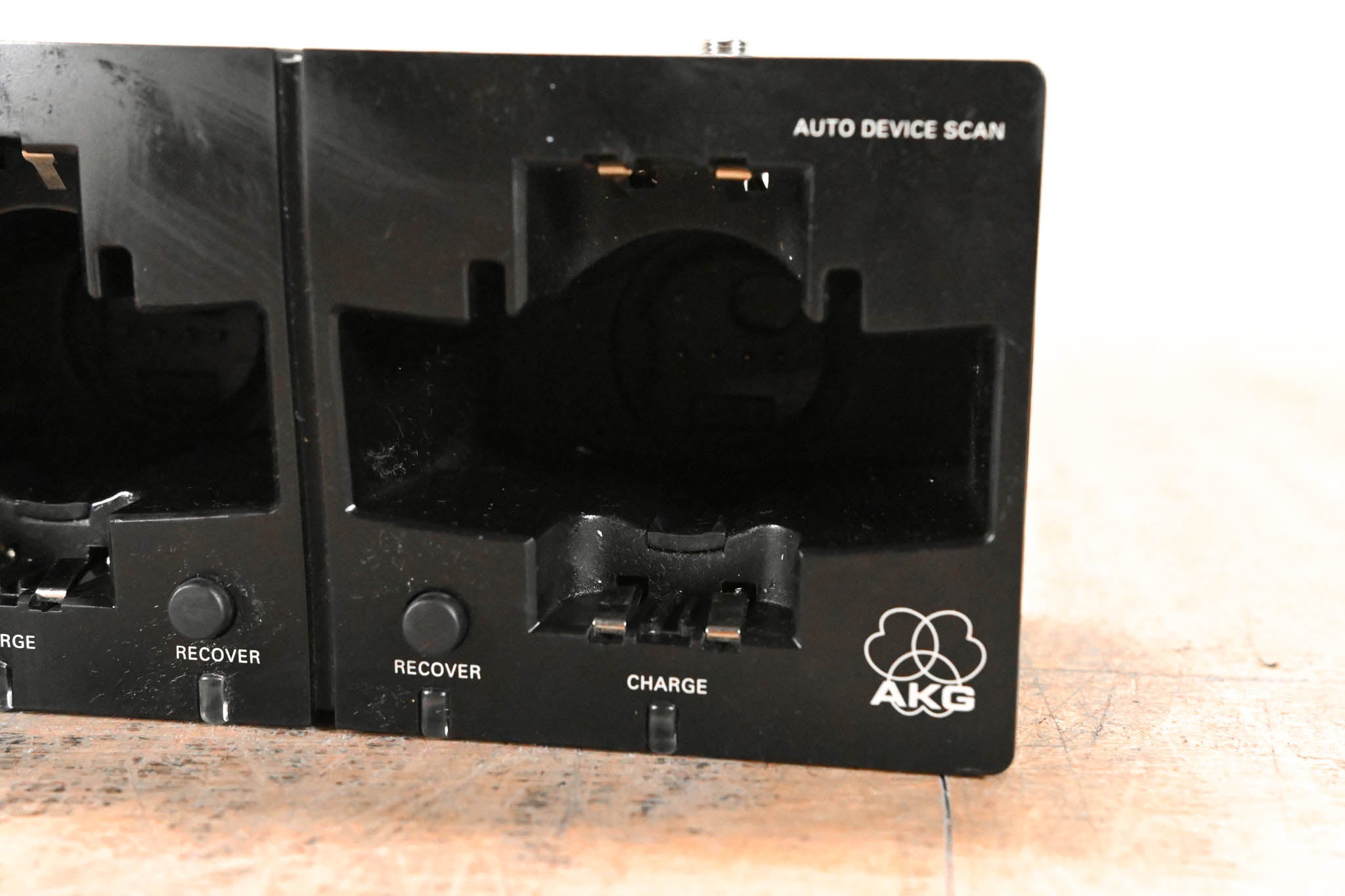 AKG CU4000 Charging Unit for HT4500 and PT4500 (NO POWER SUPPLY)