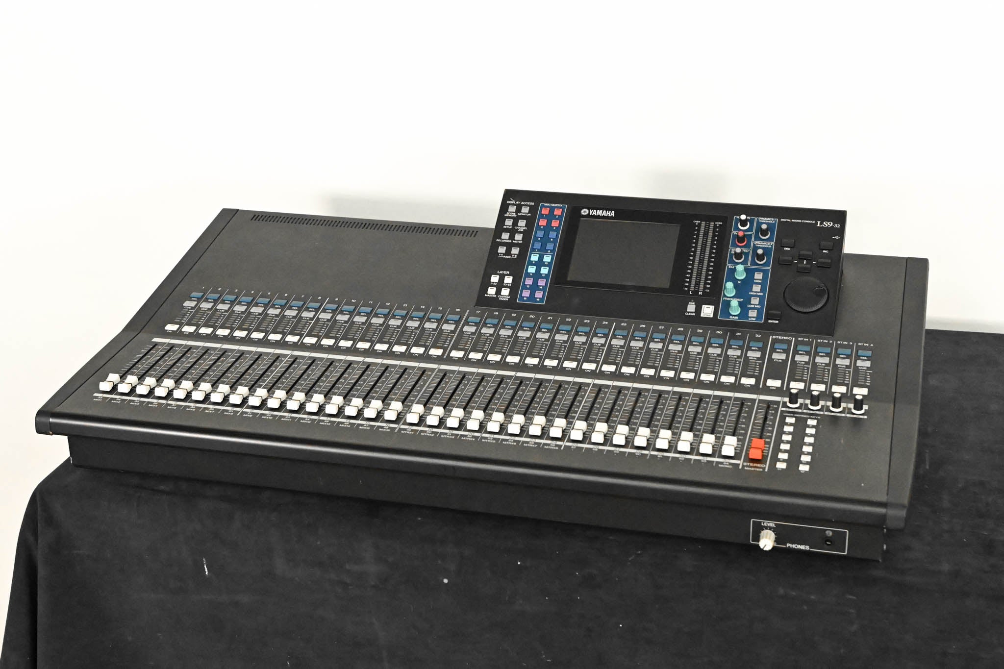 Yamaha LS9-32 32-Input Digital Mixing Console