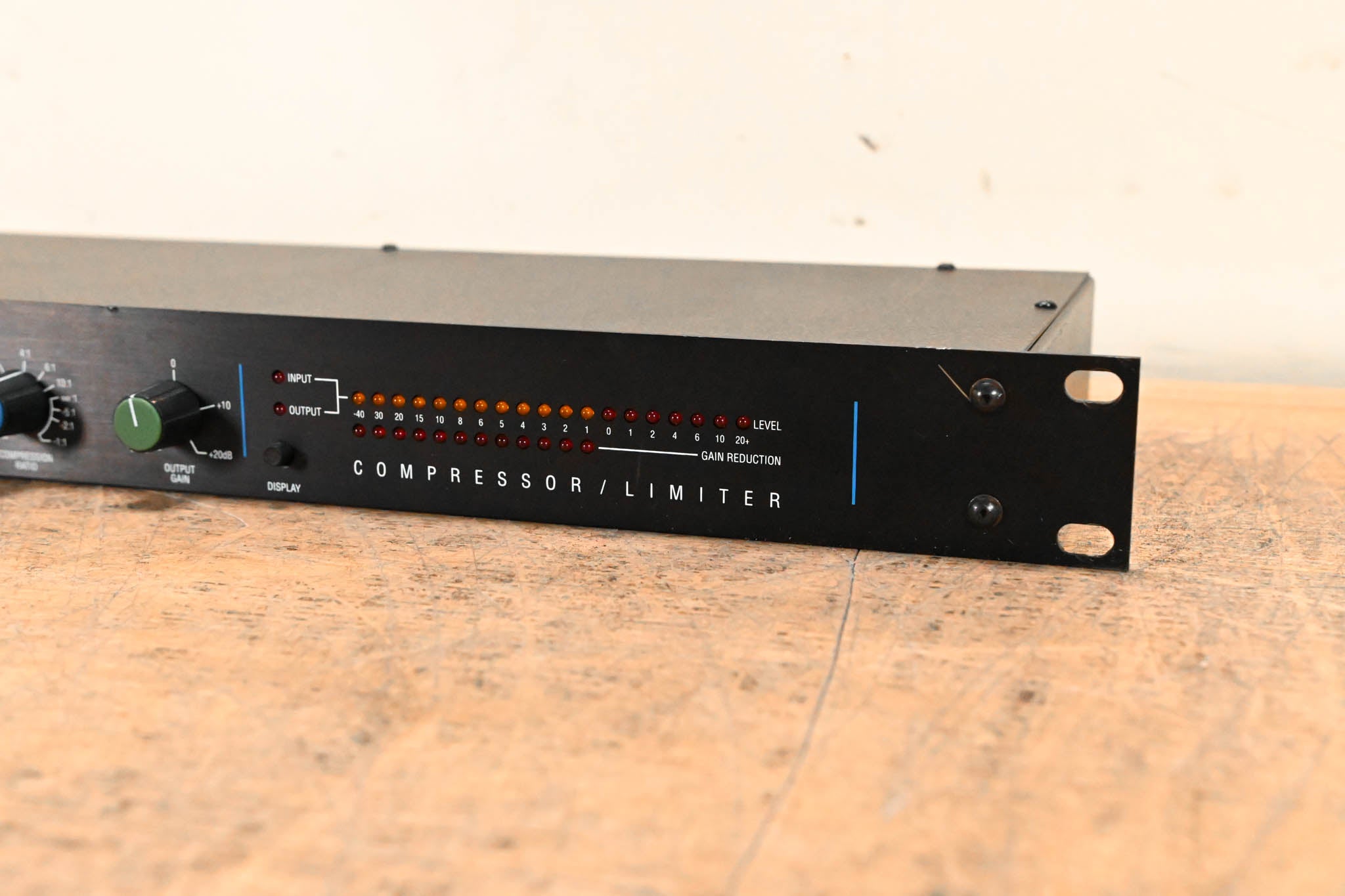 dbx 160A Single-Channel Compressor/Limiter