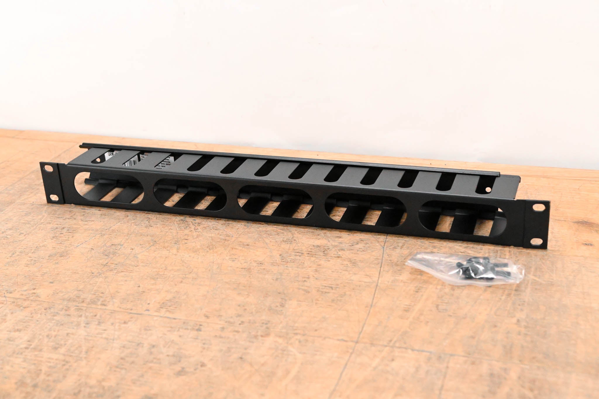 Gator Rackworks GRW-PNLCBLMNG1 1U Cable Management with Cap