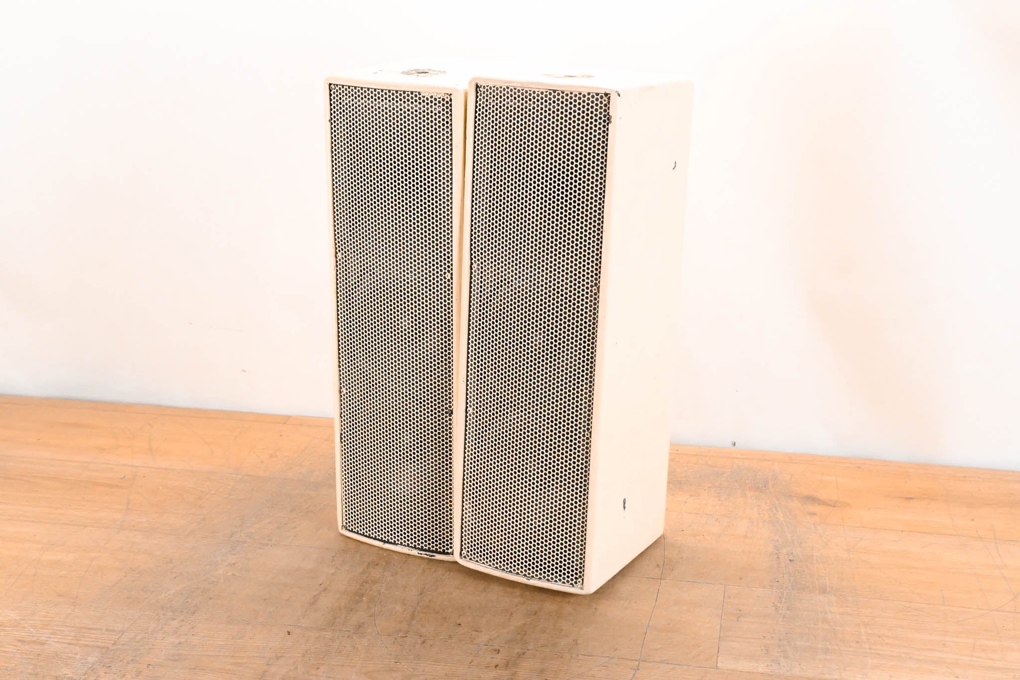 EAW UB52 Two-Way Full-Range Loudspeaker - White (PAIR)