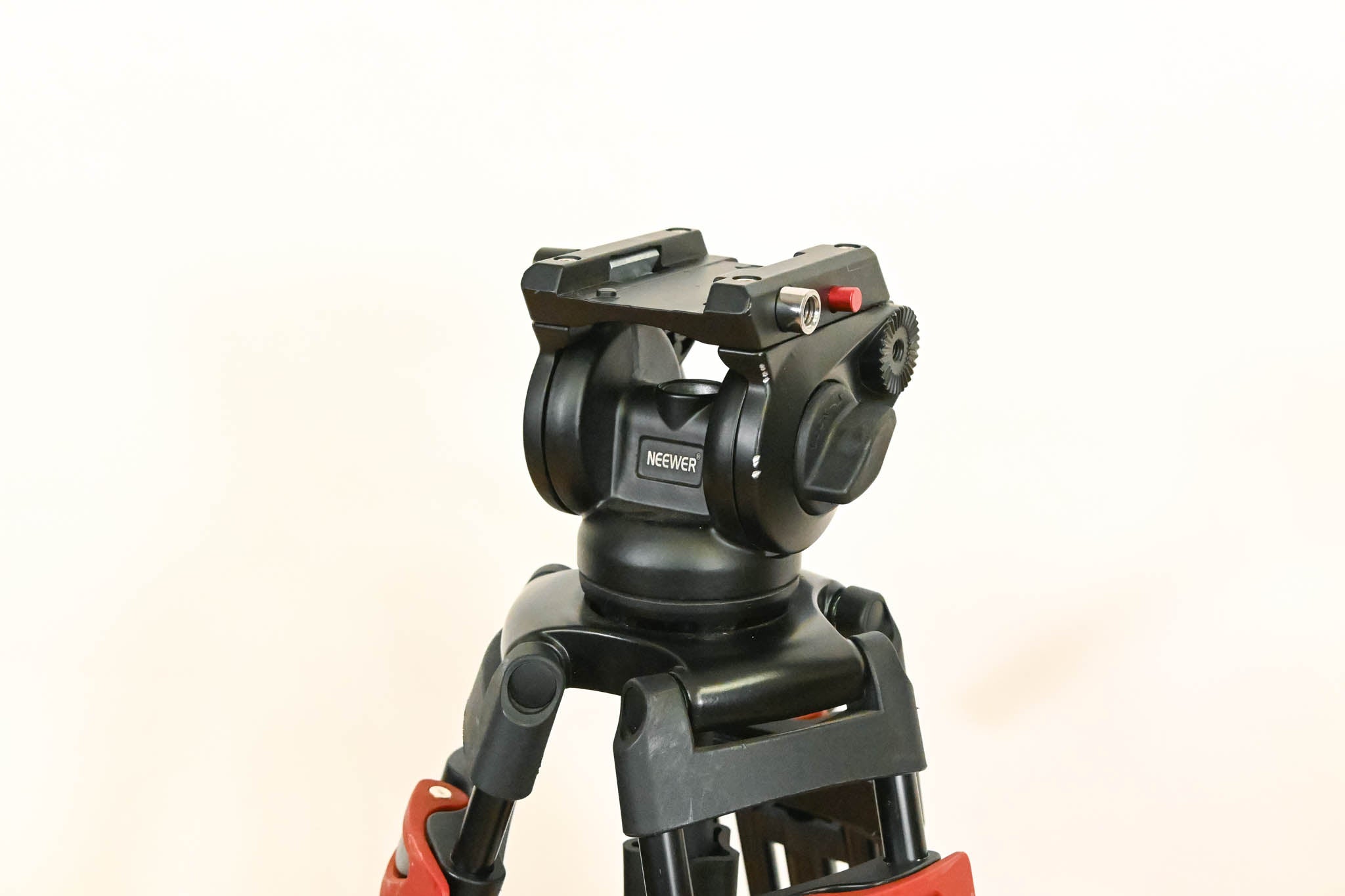 Neewer TP37 74" Video Tripod with Fluid Head