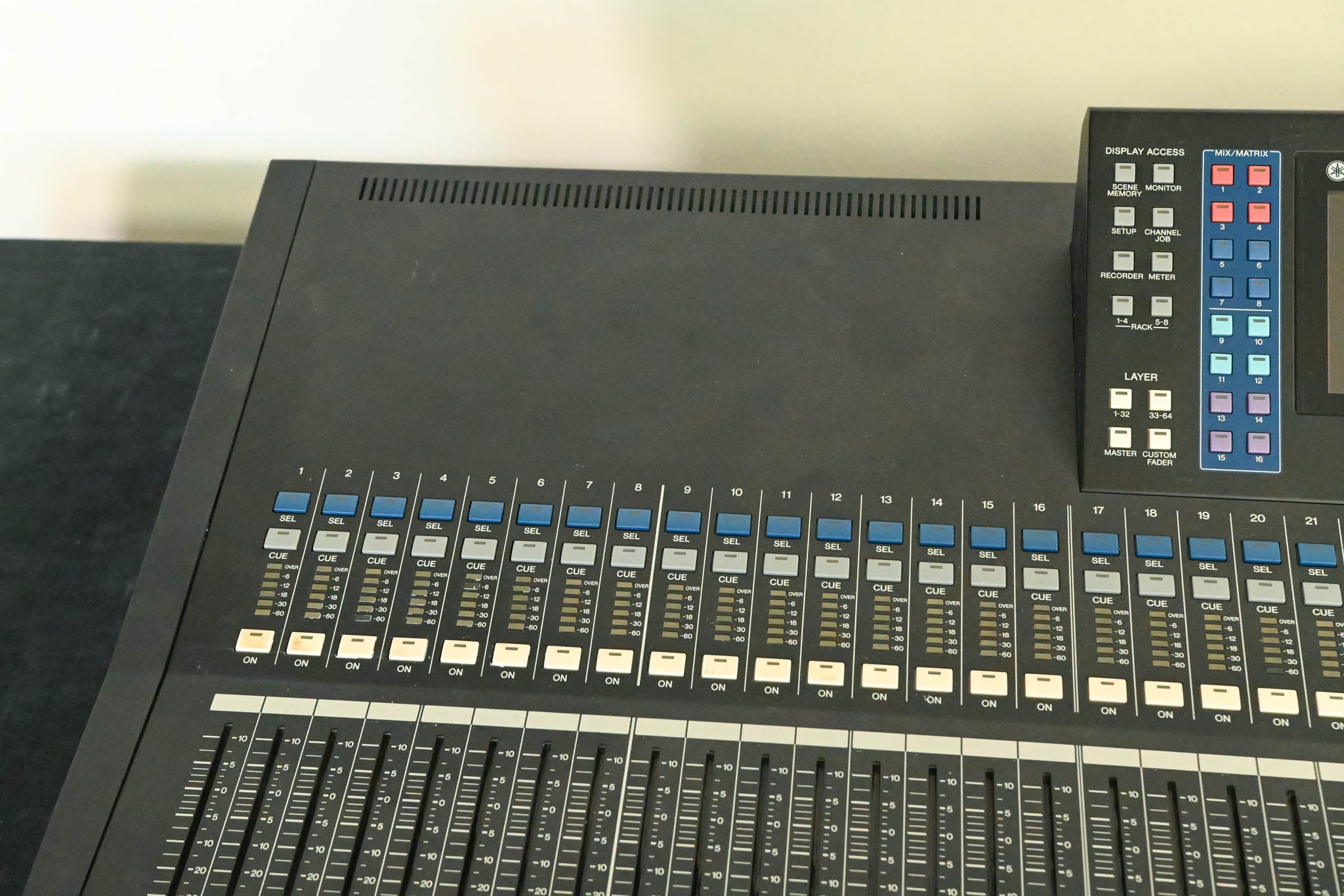 Yamaha LS9-32 32-Input Digital Mixing Console