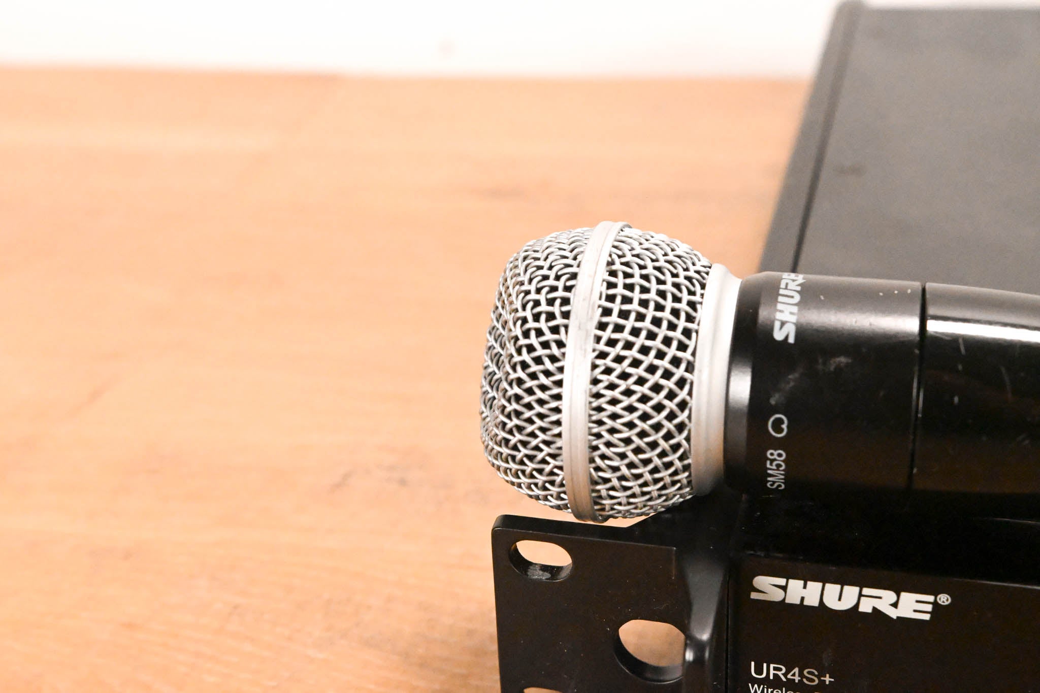 Shure UR4S+ Wireless Receiver with one UR2/SM58 Handheld Mic - G1 Band