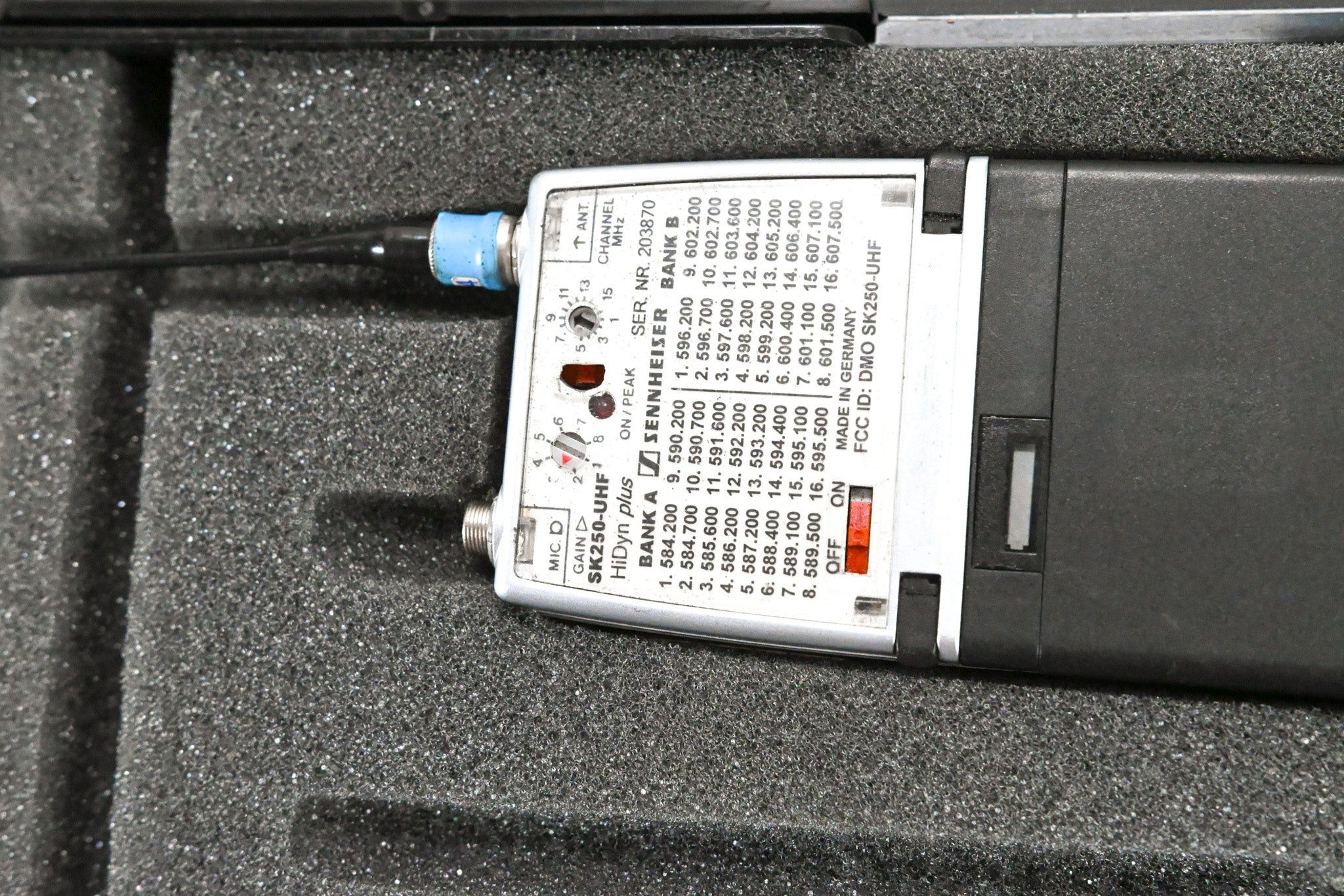 Sennheiser EM 3032-U Mikroport Receiver w/ SK250 Bodypacks 584-608 MHz