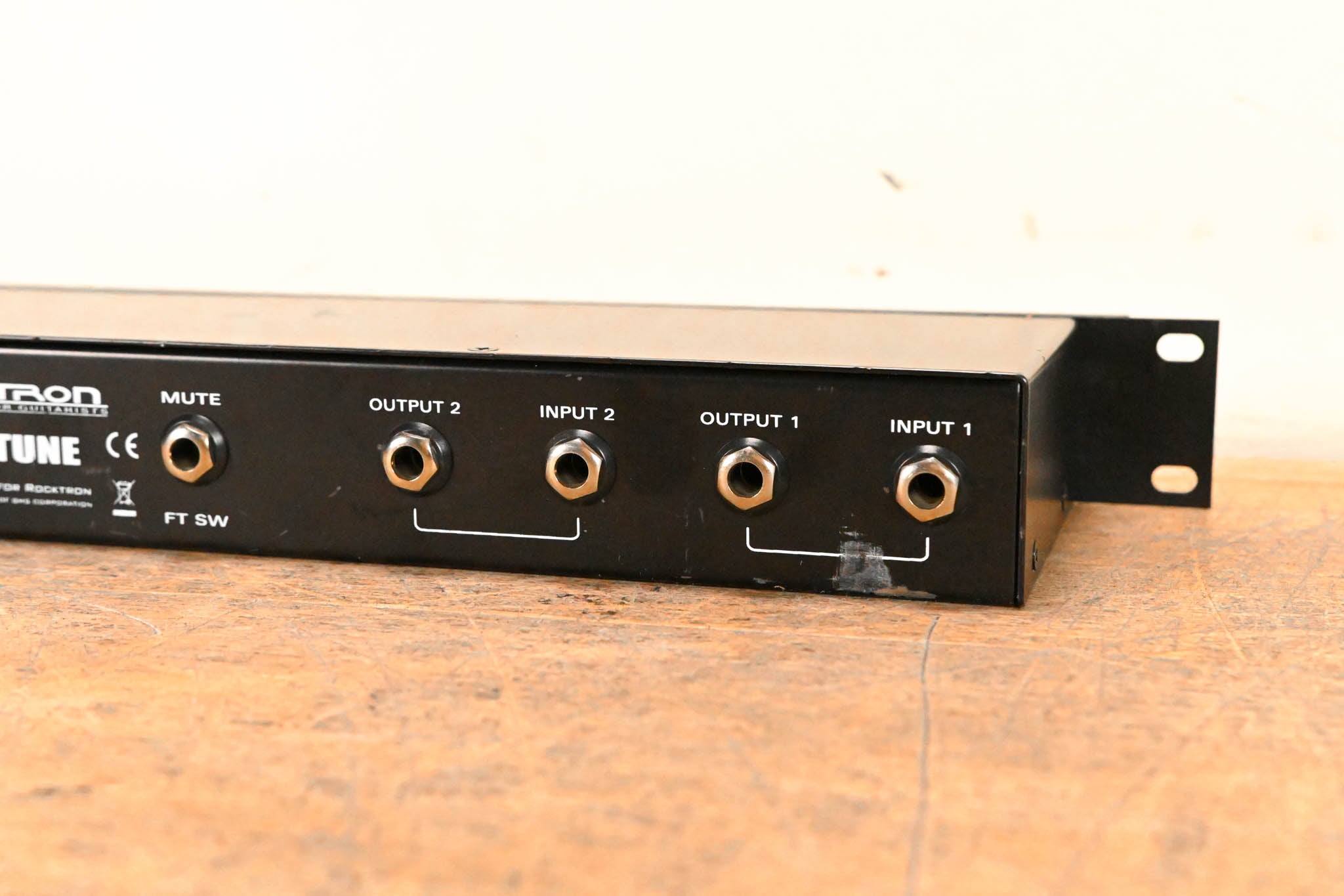 Rocktron Versatune Rack-Mountable Guitar Tuner