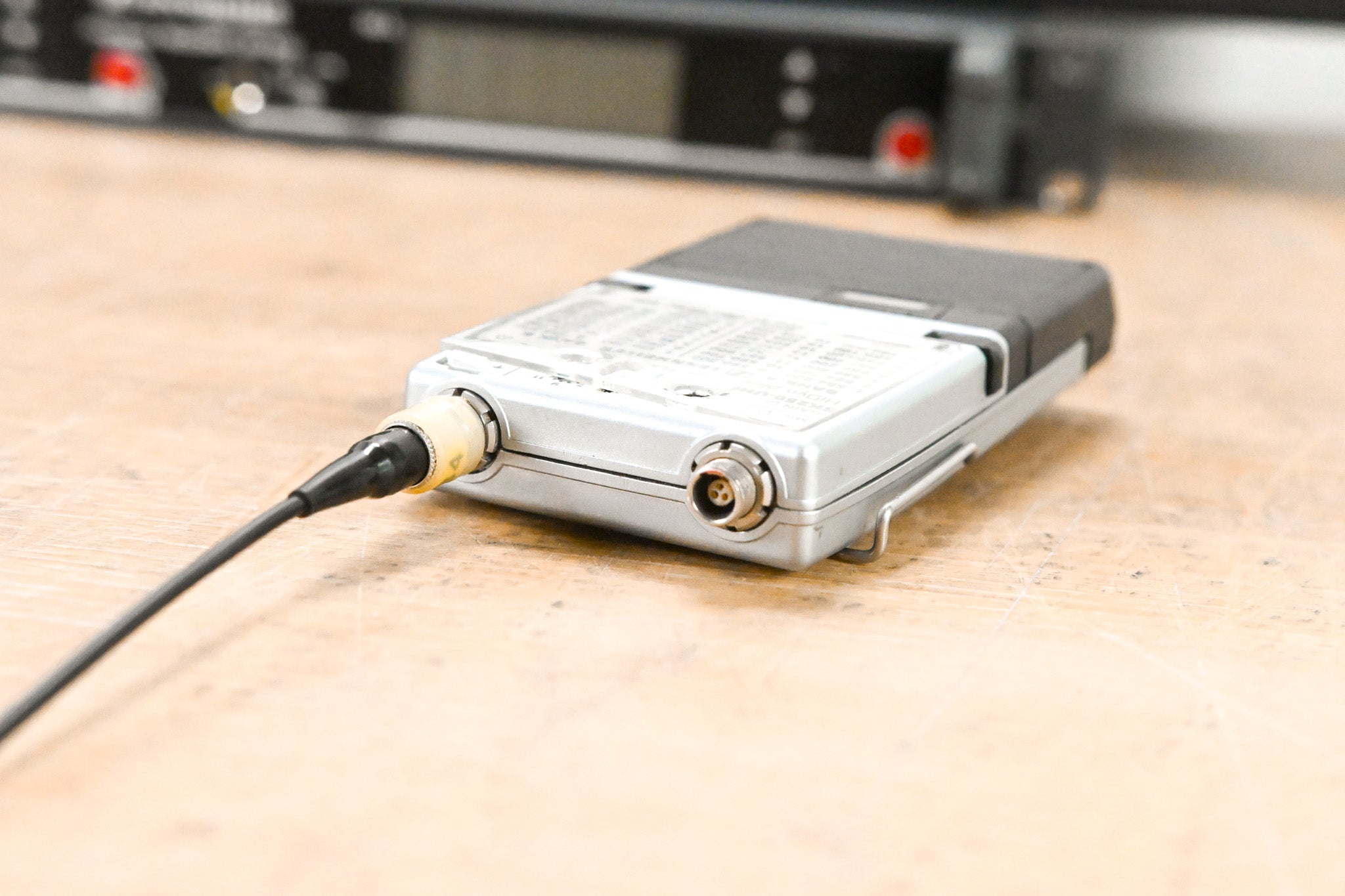 Sennheiser EM 3032-U Mikroport Receiver w/ SK250 Bodypacks 584-608 MHz