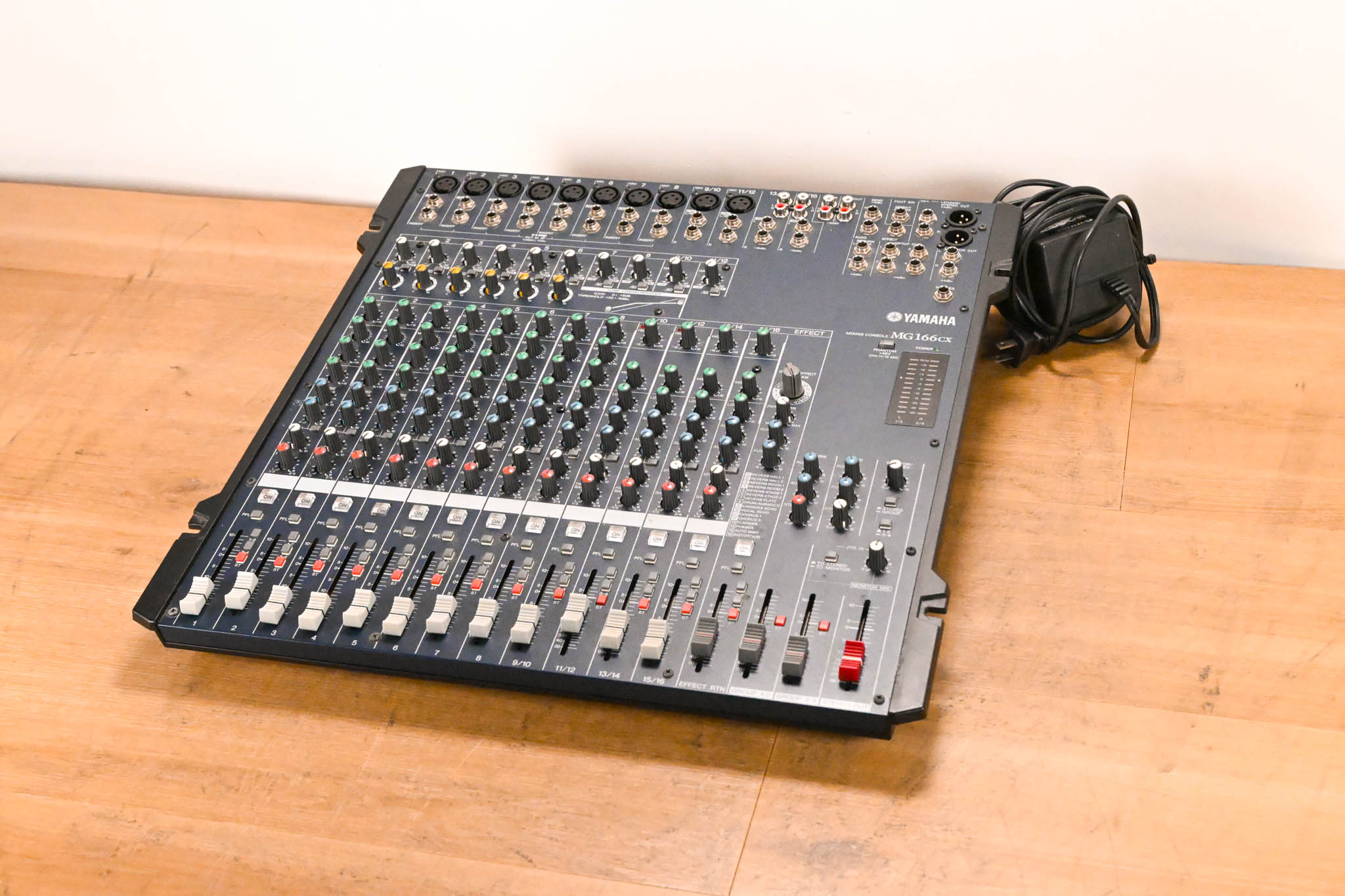 Yamaha MG166CX 16-Channel, 6-Bus Analog Mixer