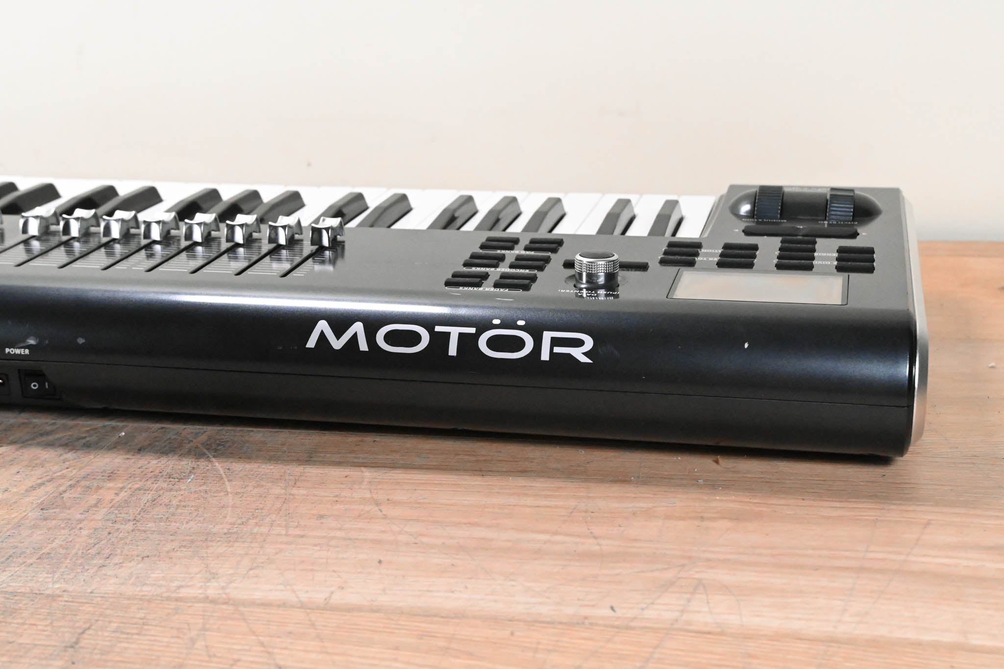 Behringer Motor 61 61-Key USB/MIDI Controller Keyboard (NO POWER SUPPLY)