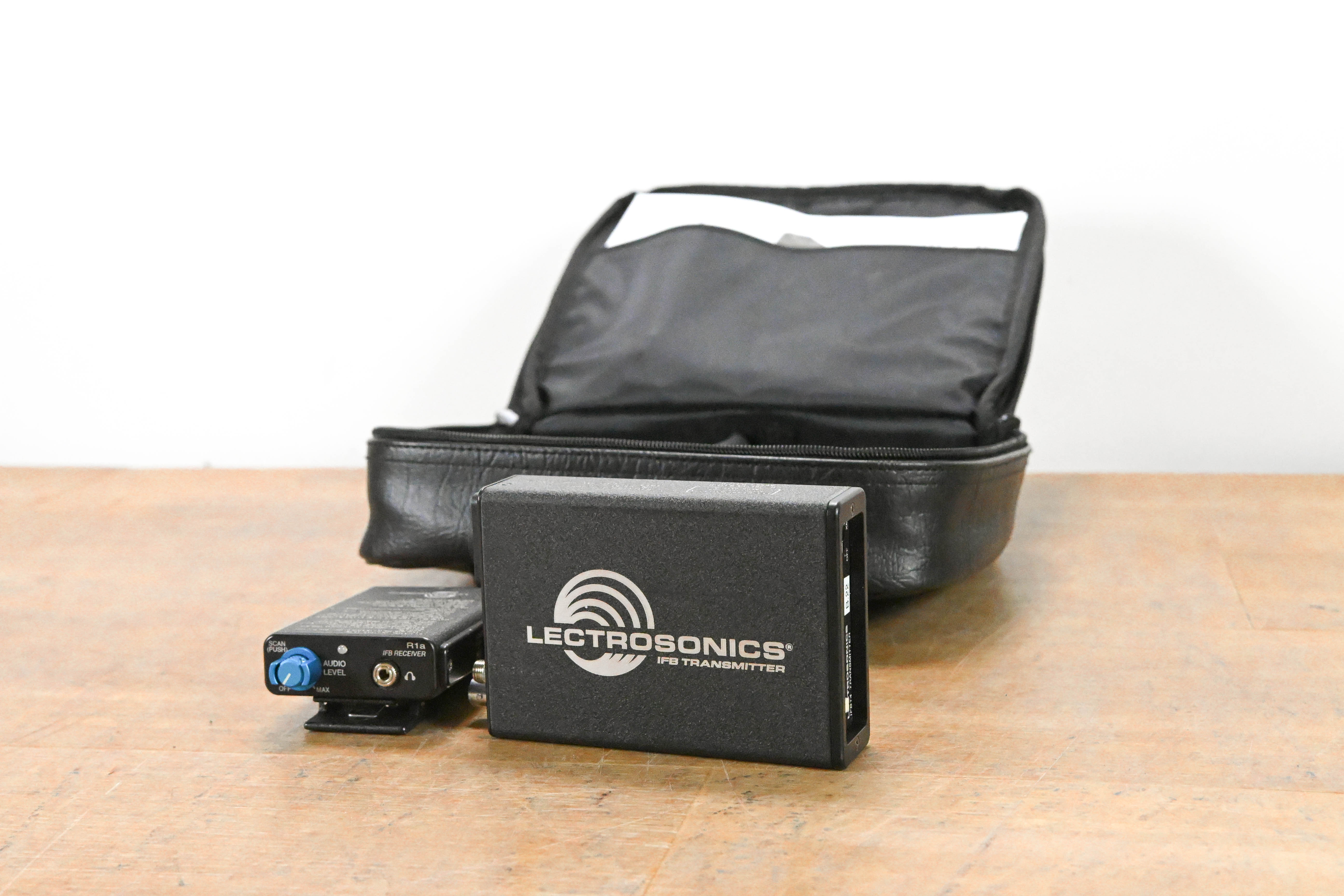 Lectrosonics IFBT4 IFB Transmitter & R1a Receiver Block 22 w/ Case