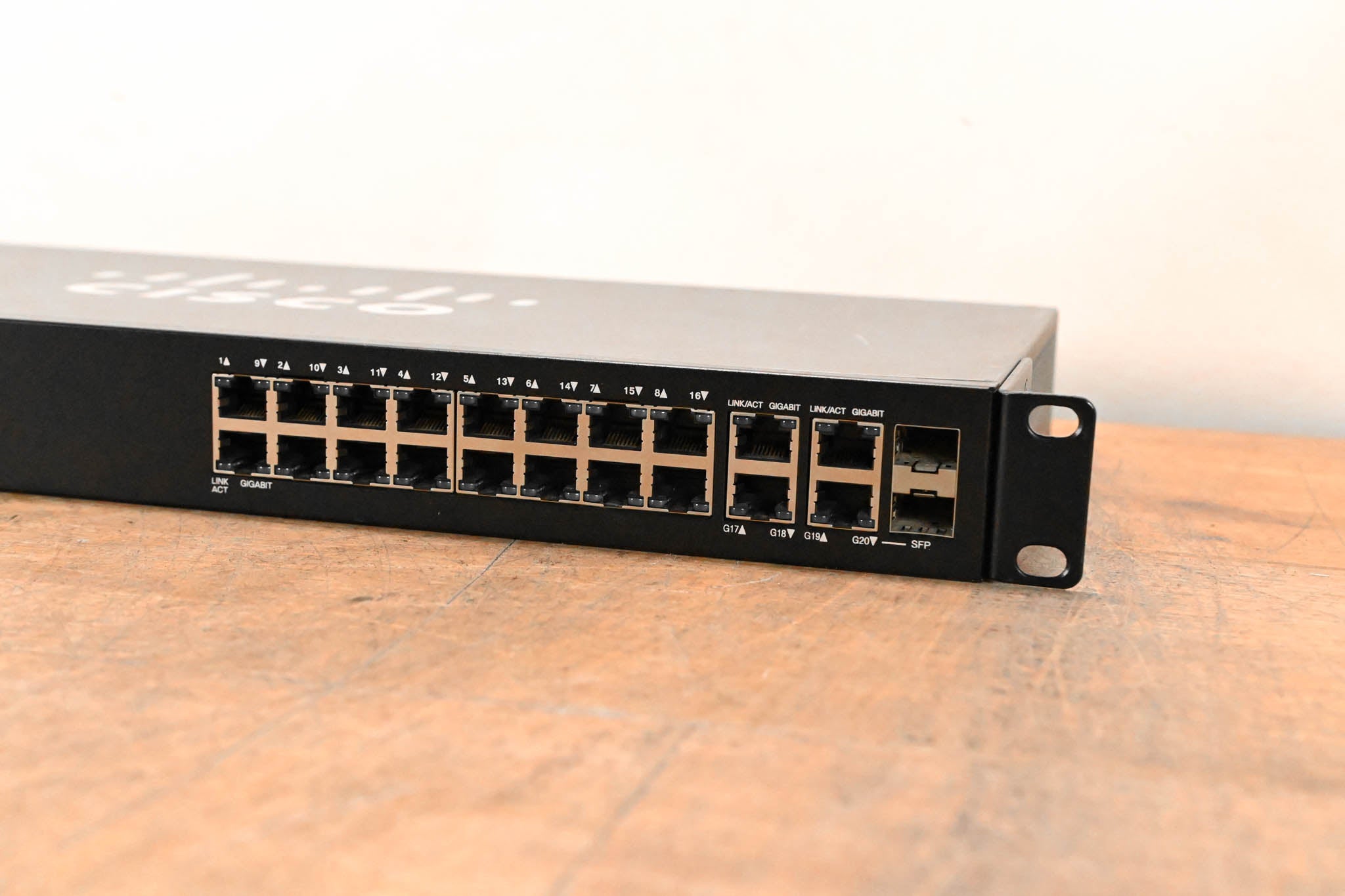 Cisco SG300-20 20-Port Gigabit Managed Switch