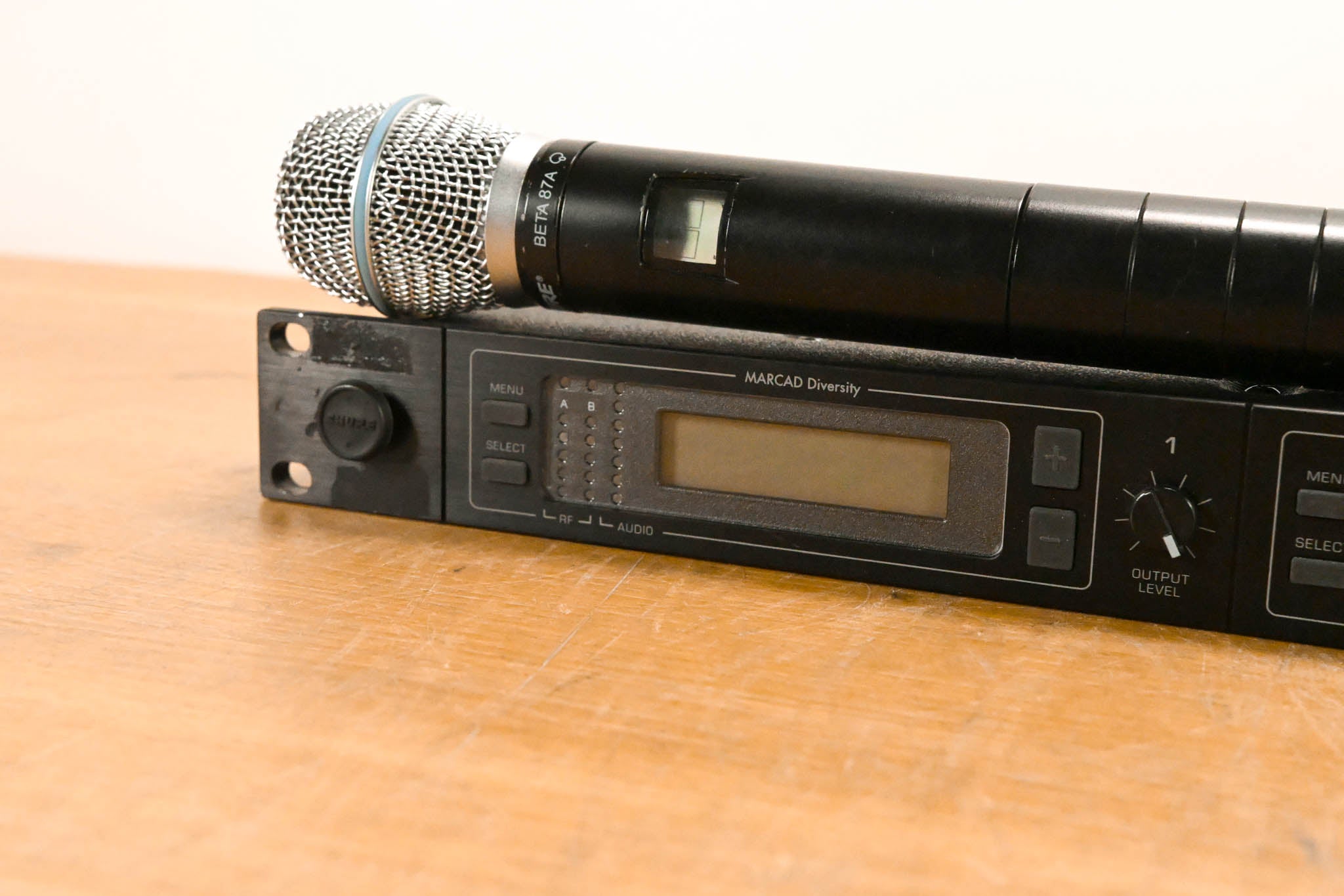 Shure U4D-J4 Dual Wireless Receiver with U2/BETA87A Handheld - J4 Band