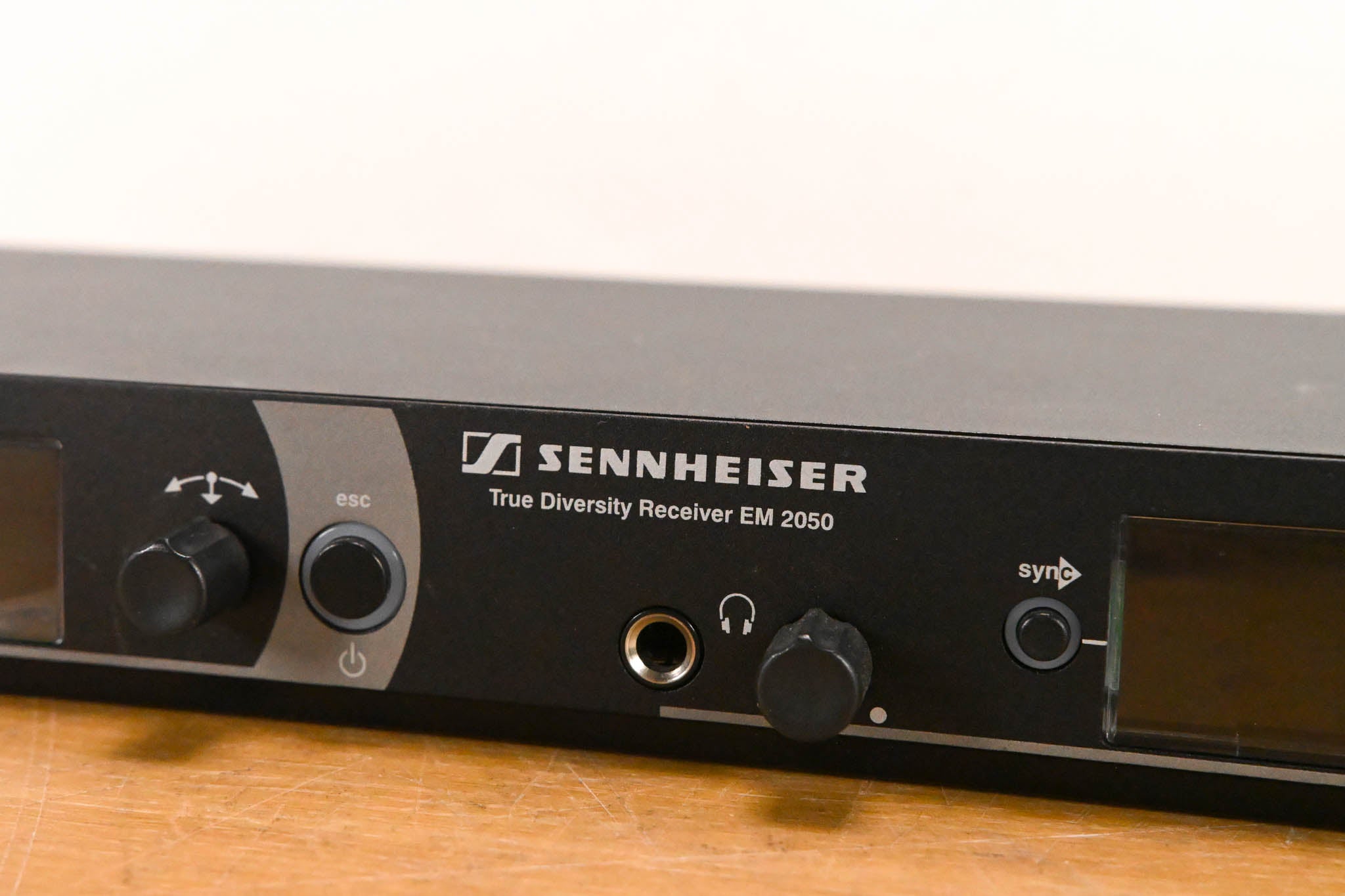 Sennheiser EM 2050 Wireless Receiver w/ one Beltpack - 516-558 MHz