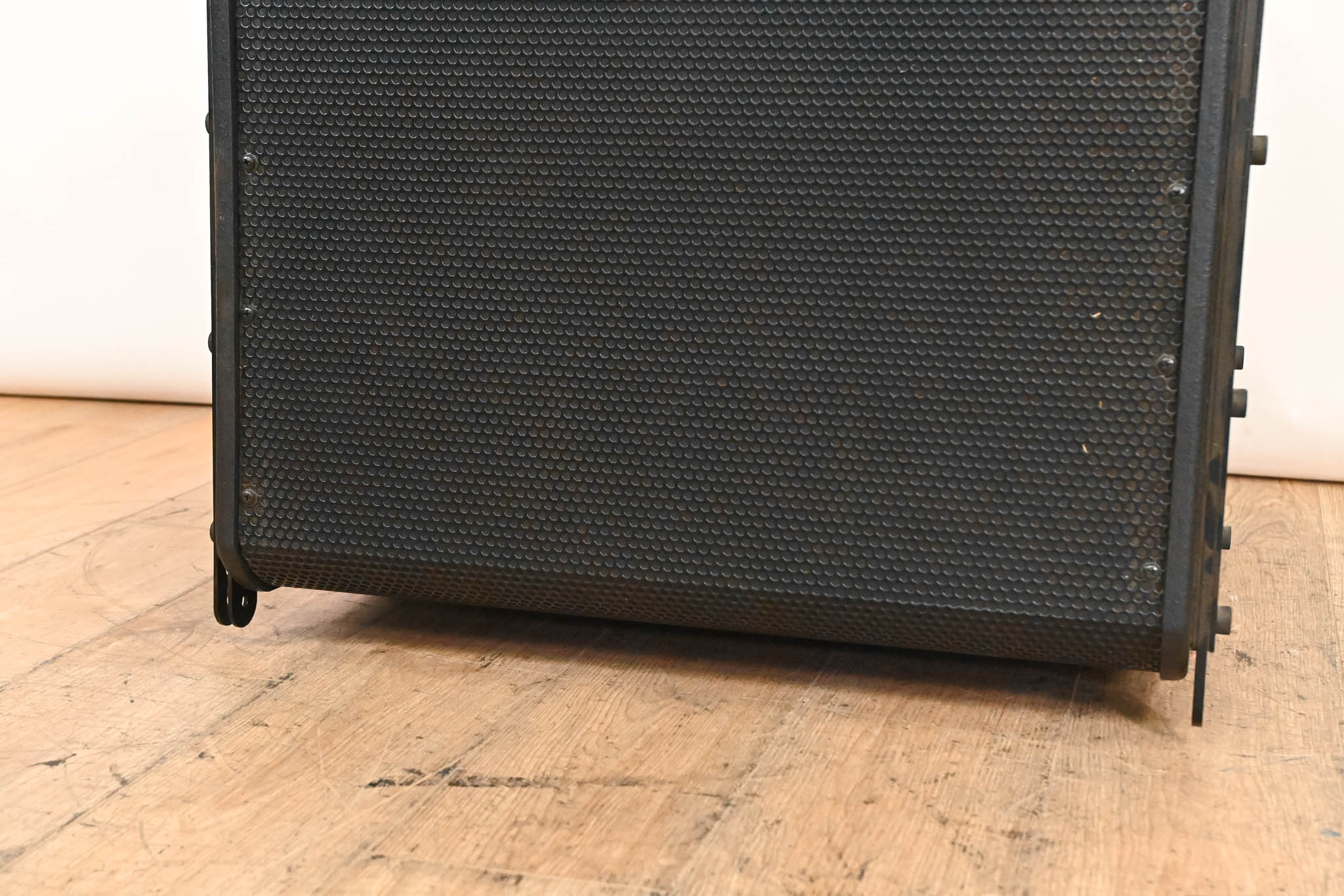 QSC WL118-sw 18" 850W Passive Line Array Subwoofer