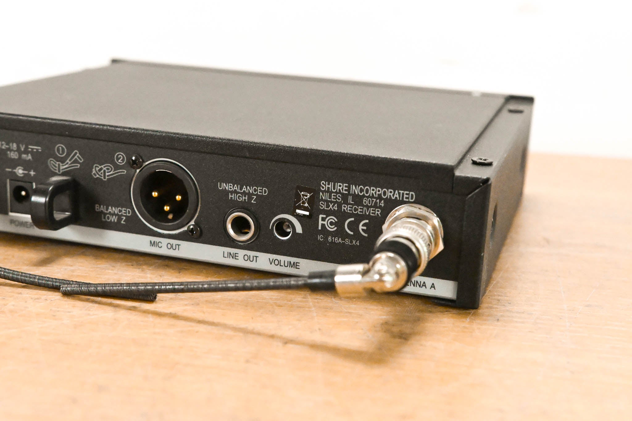 Shure SLX4 Wireless Receiver - H5 Band: 518-542 MHz (NO POWER SUPPLY)