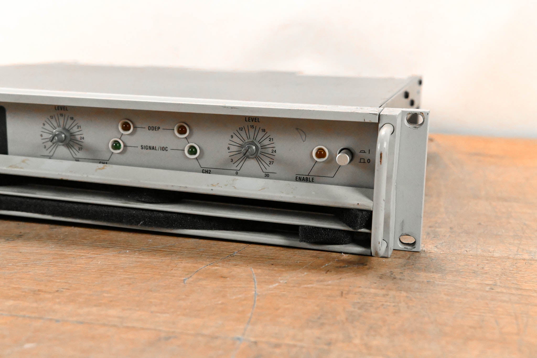 Crown Macro-Tech 2402 2-Channel Power Amplifier