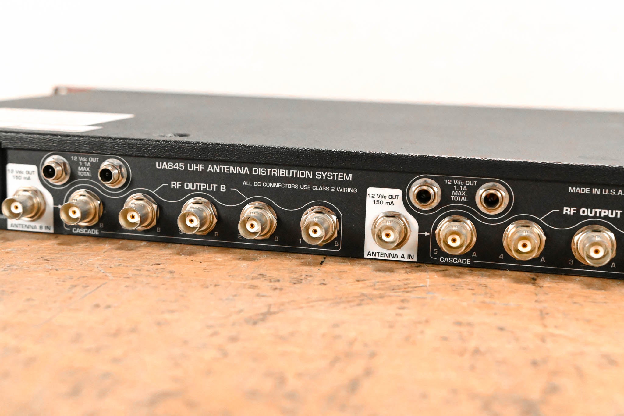 Shure UA845-UB UHF Antenna Distribution System - 692-716 MHz