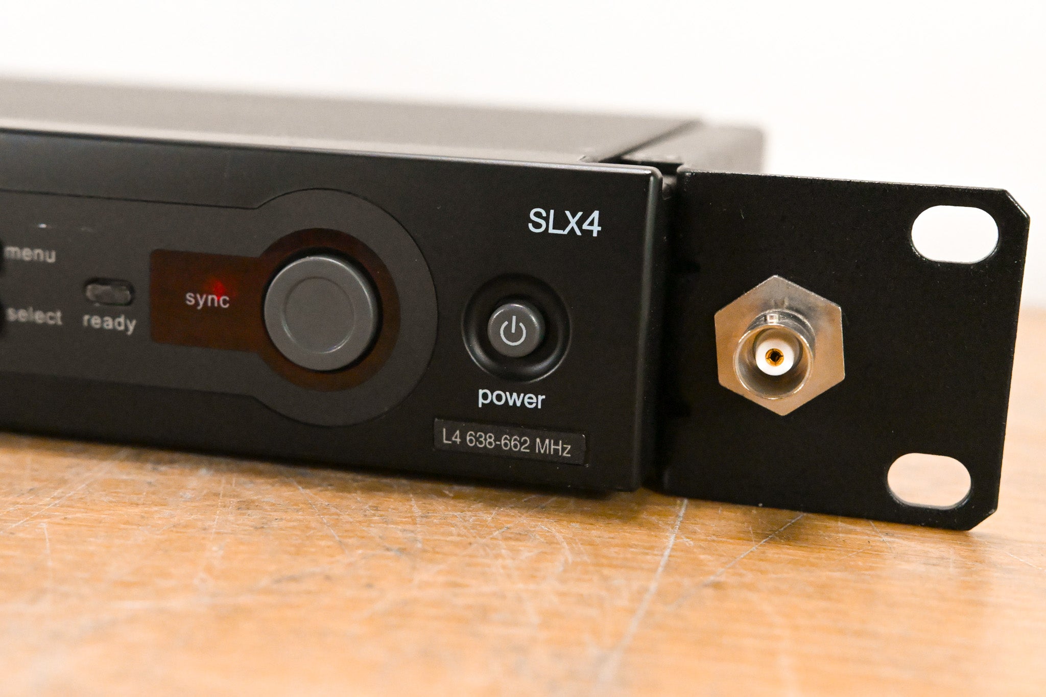 Shure SLX4 Wireless Receiver - L4 Band: 638-662 MHz (NO POWER SUPPLY)
