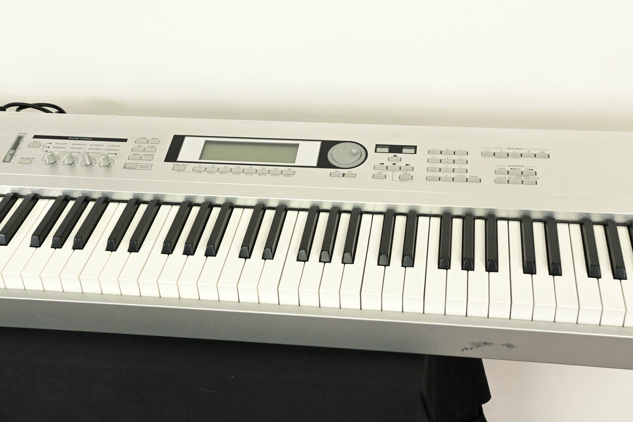 Korg TRITON Le 88 Music Workstation Keyboard