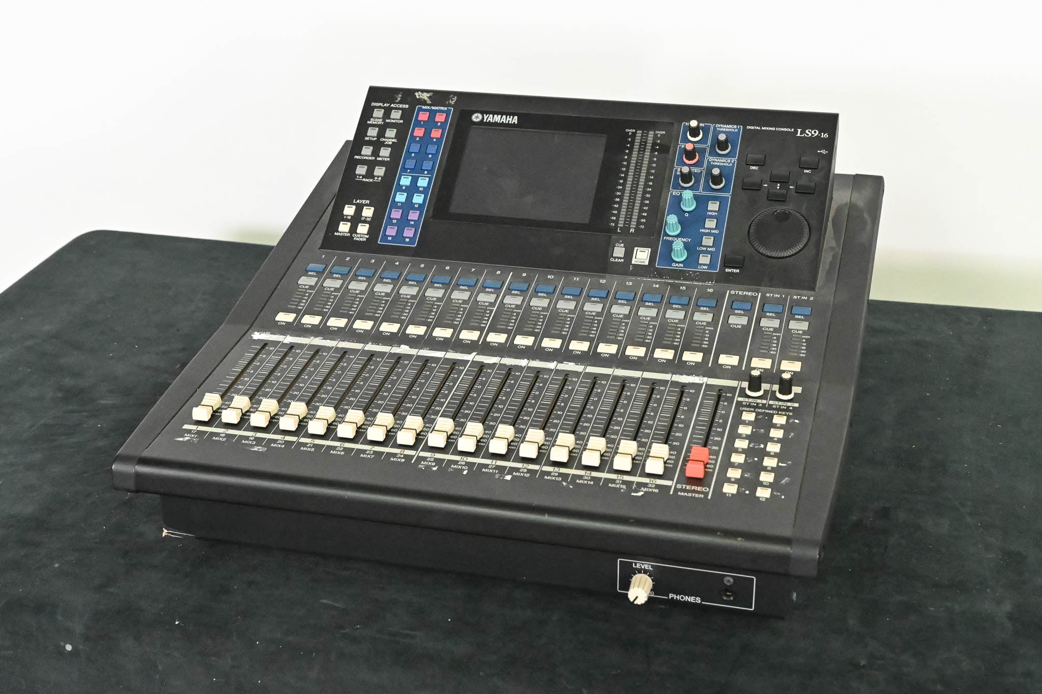 Yamaha LS9-16 16-Input Digital Mixing Console