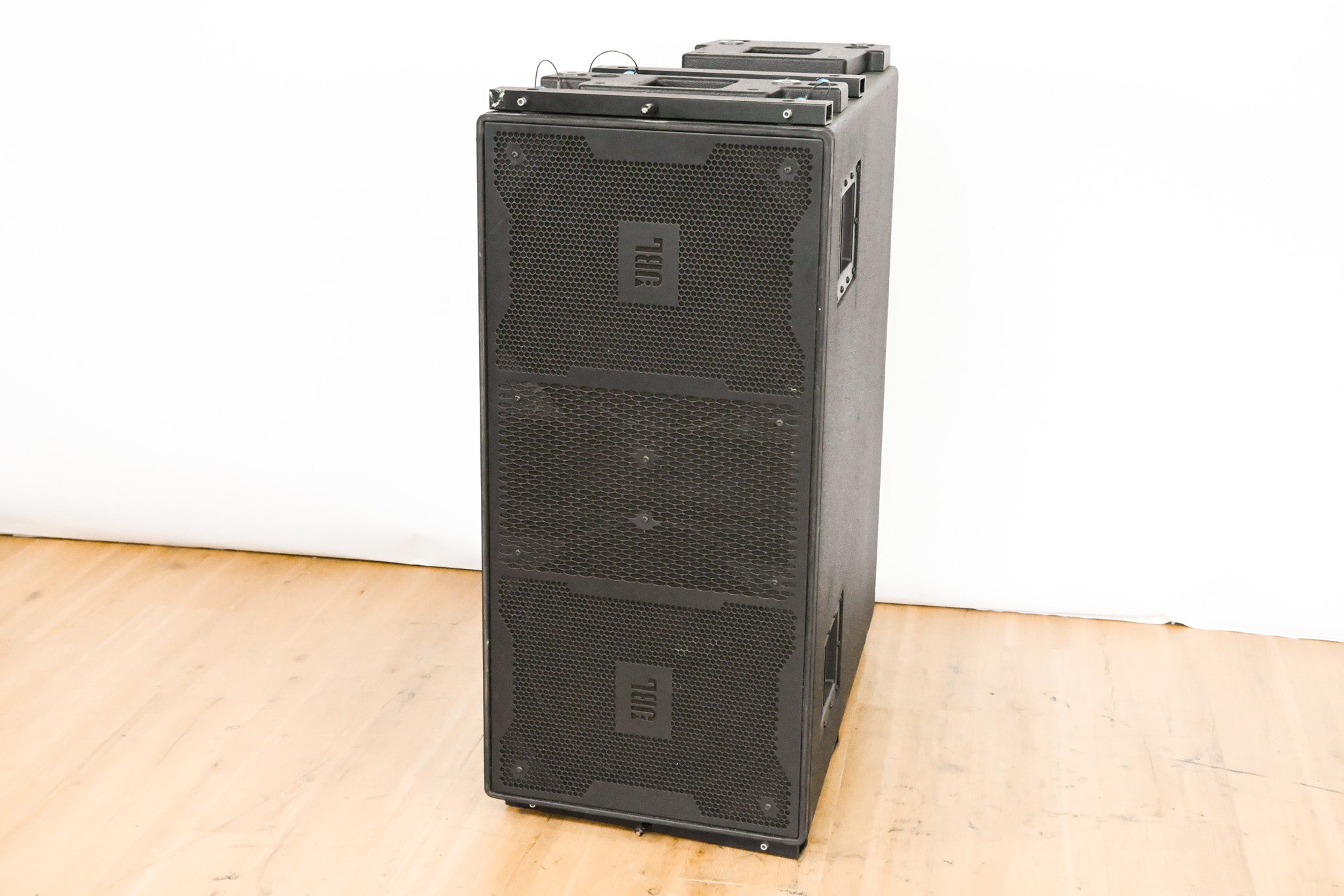 JBL VT4882DP Powered Dual 15" VerTec Line Array Subwoofer