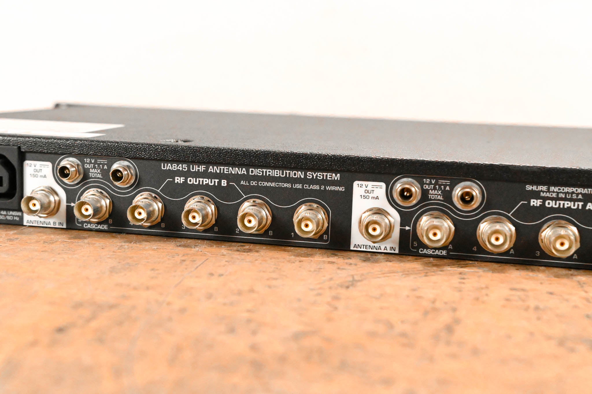 Shure UA845-UB UHF Antenna Distribution System - 692-716 MHz