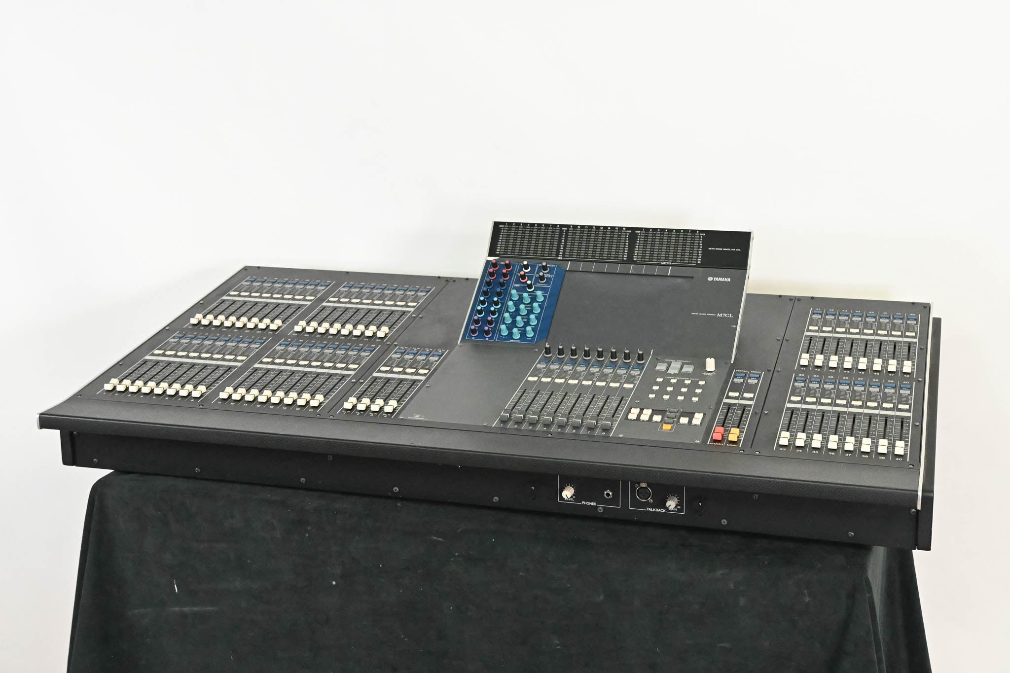 Yamaha M7CL-48 48-Channel Digital Audio Mixing Console