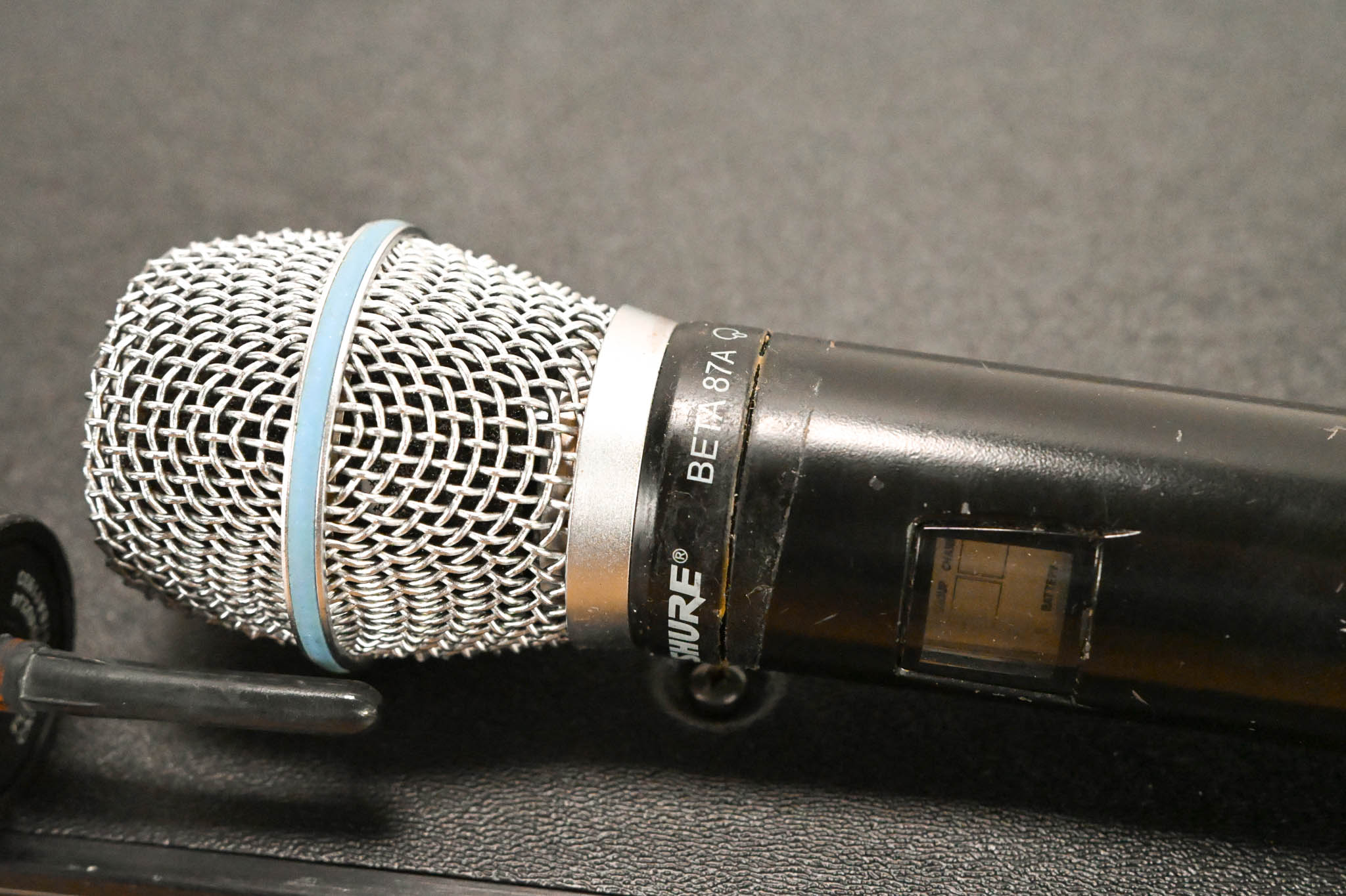 Shure U4D-J4 Wireless Receiver w/ two U2/BETA87A Handheld Mics - J4 Band