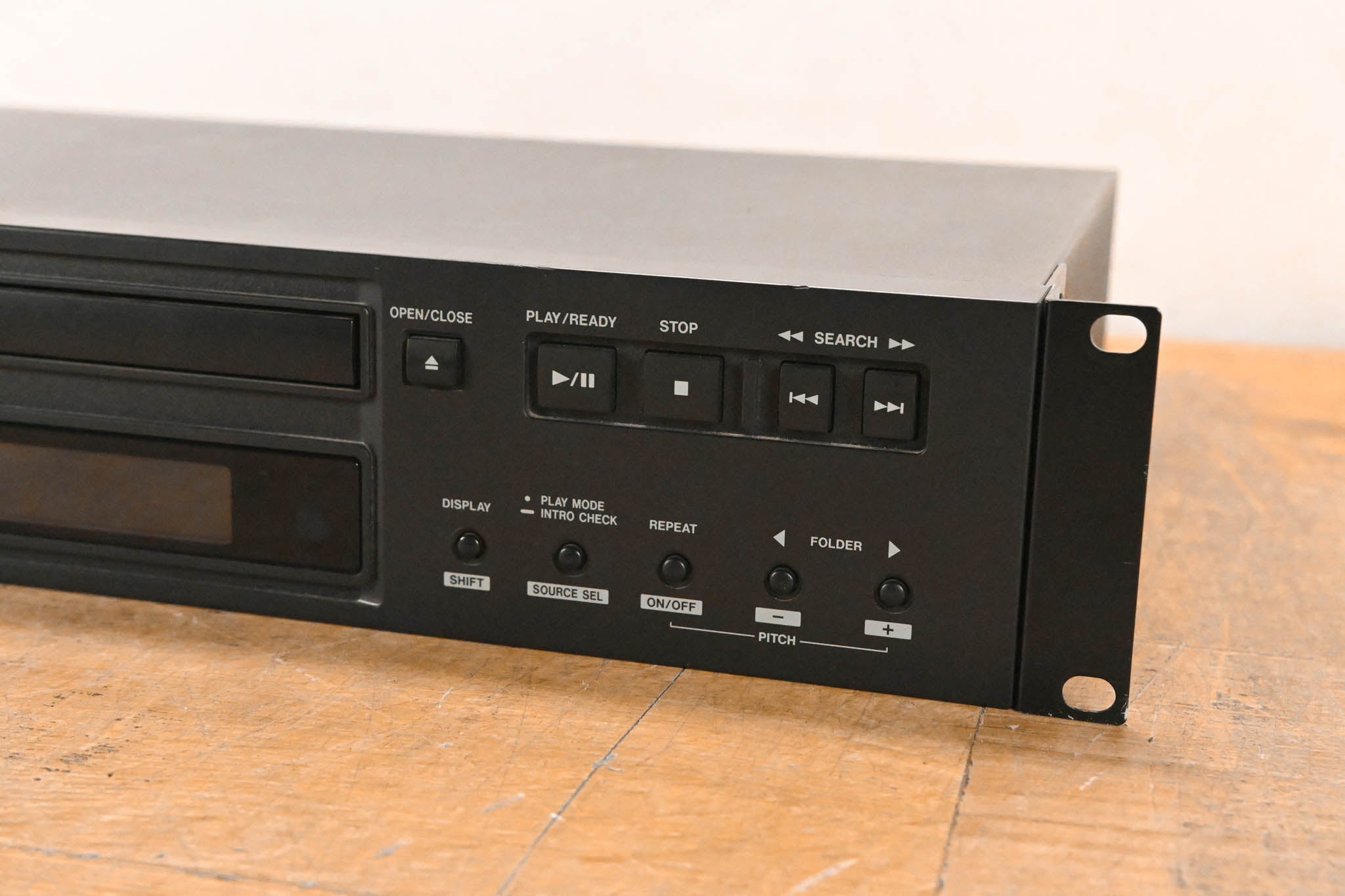 TASCAM CD-200i Rackmountable CD Player with iPod Dock