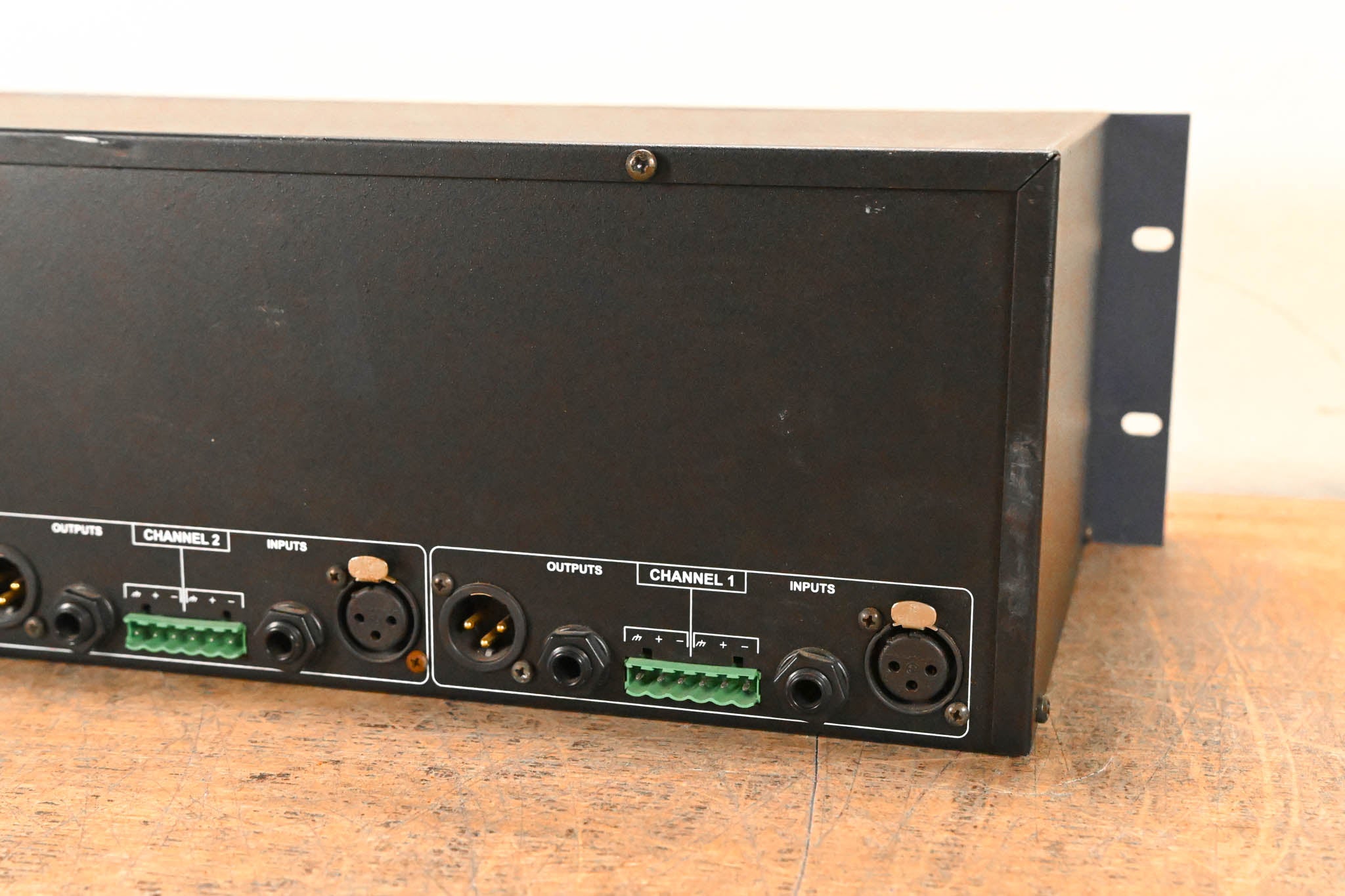 dbx iEQ-31 Dual 31-Band Graphic Equalizer/Limiter