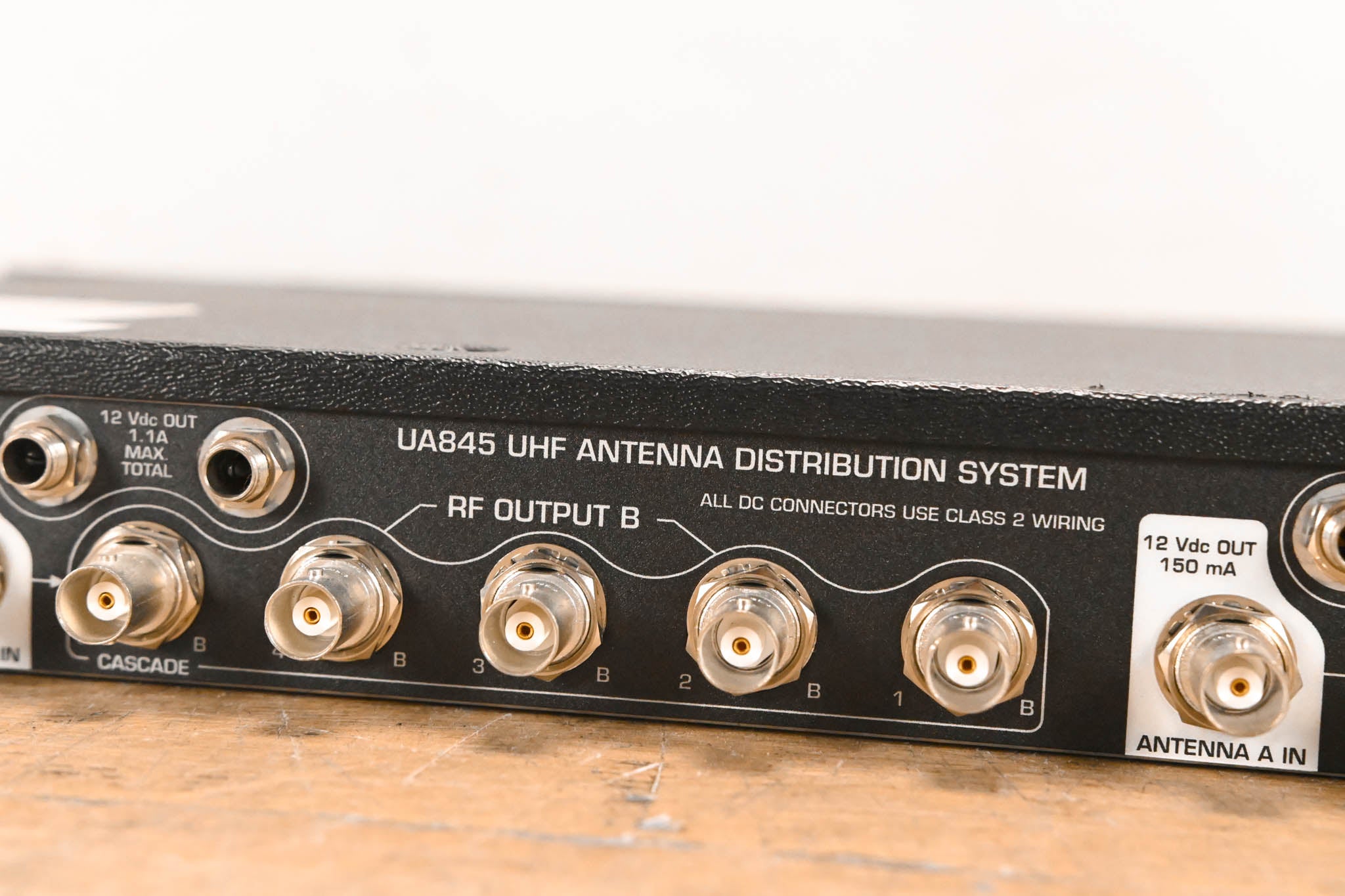 Shure UA845-UB UHF Antenna Distribution System - 692-716 MHz