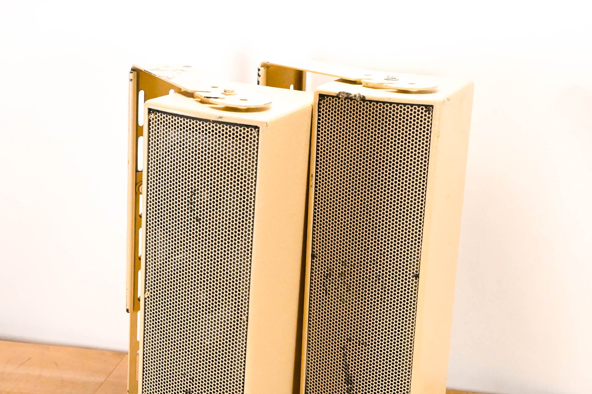 EAW UB52 Two-Way Full-Range Loudspeaker (PAIR)