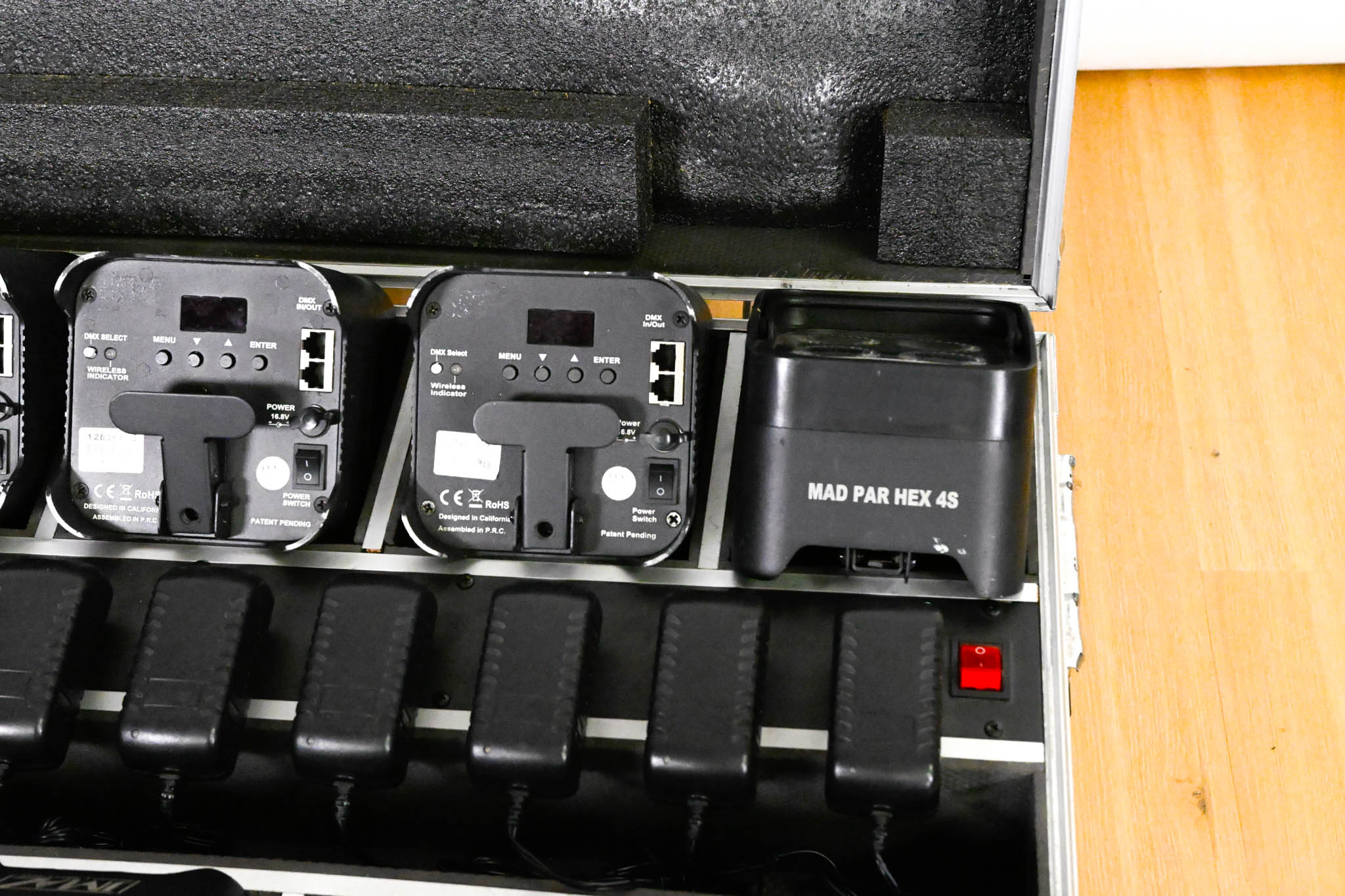 JMAZ Lighting MAD PAR HEX 4S Battery LED Uplight Kit w/ Charging Case
